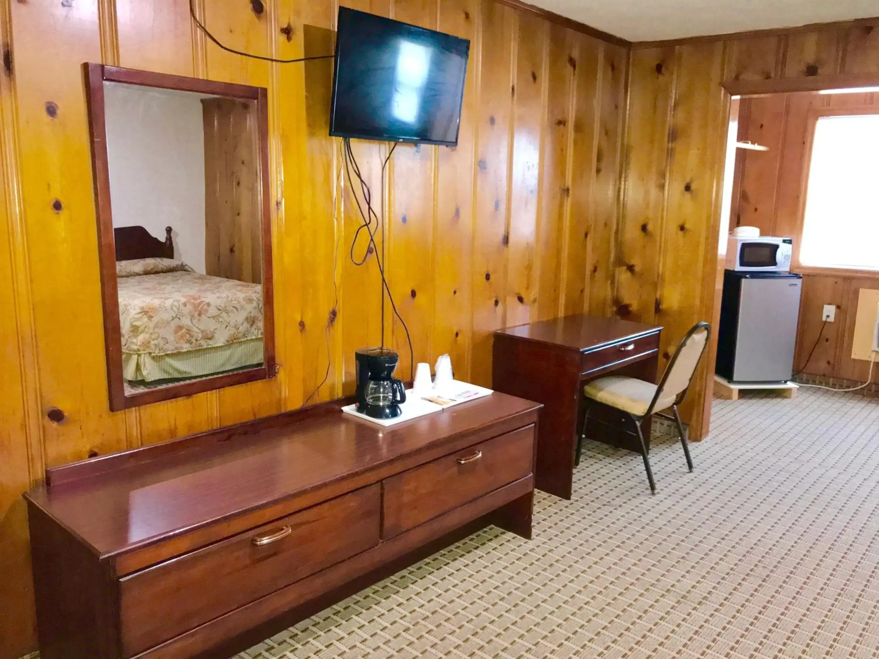 TV/Entertainment Center in Horse Cave Motel