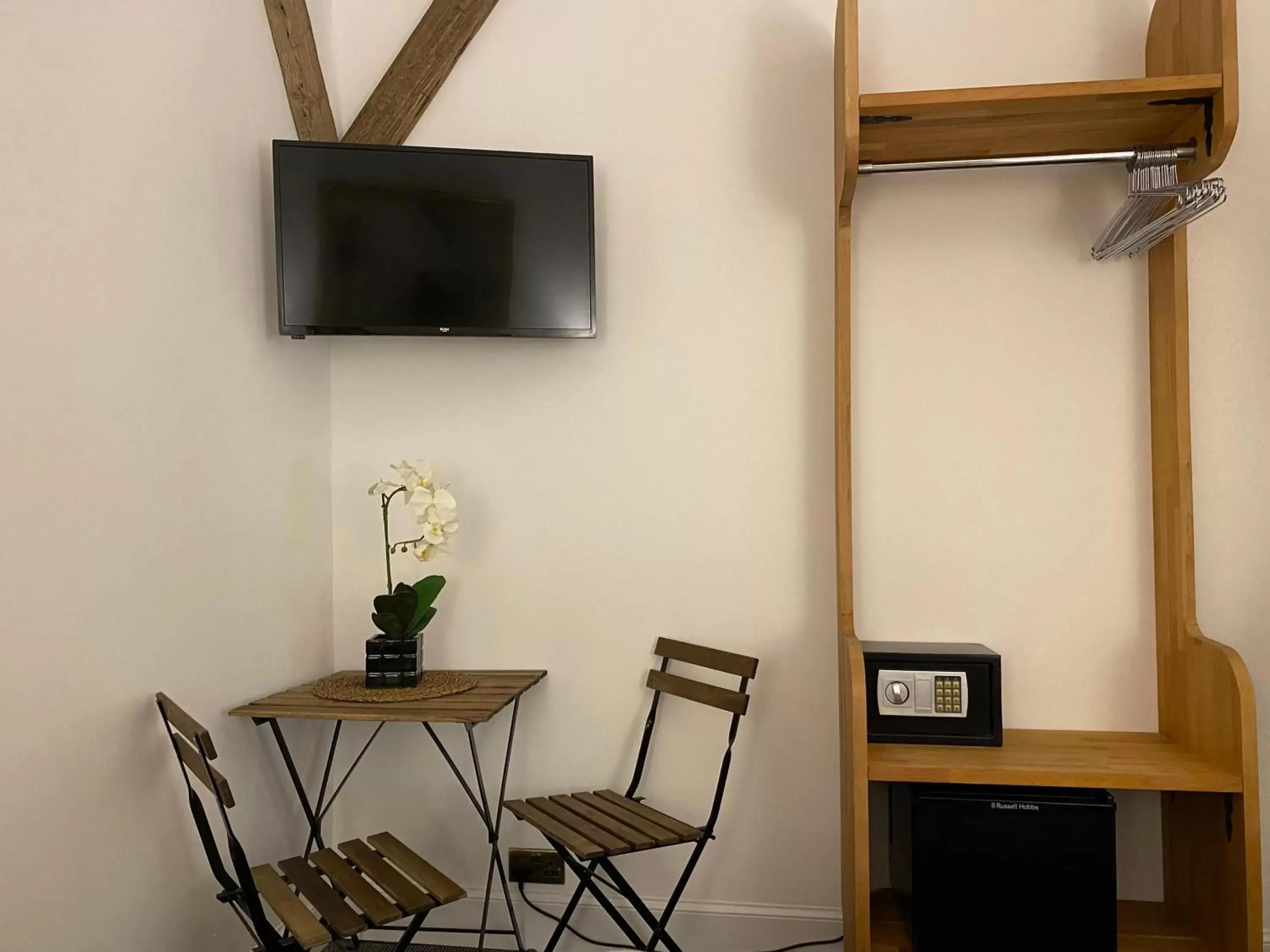 TV and multimedia, Dining Area in Royal Mile Balconies by the Castle