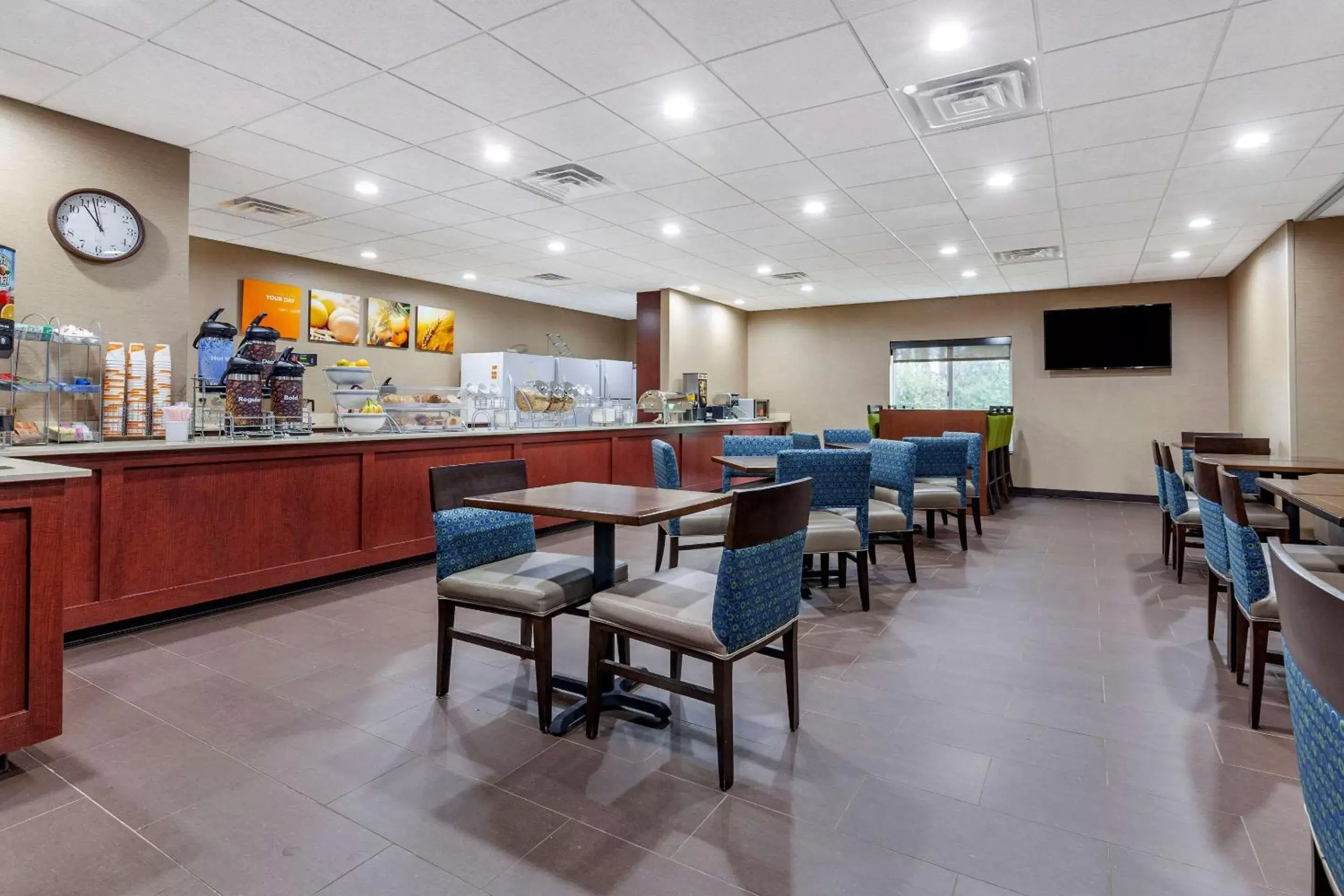 Restaurant/Places to Eat in Comfort Suites Escanaba