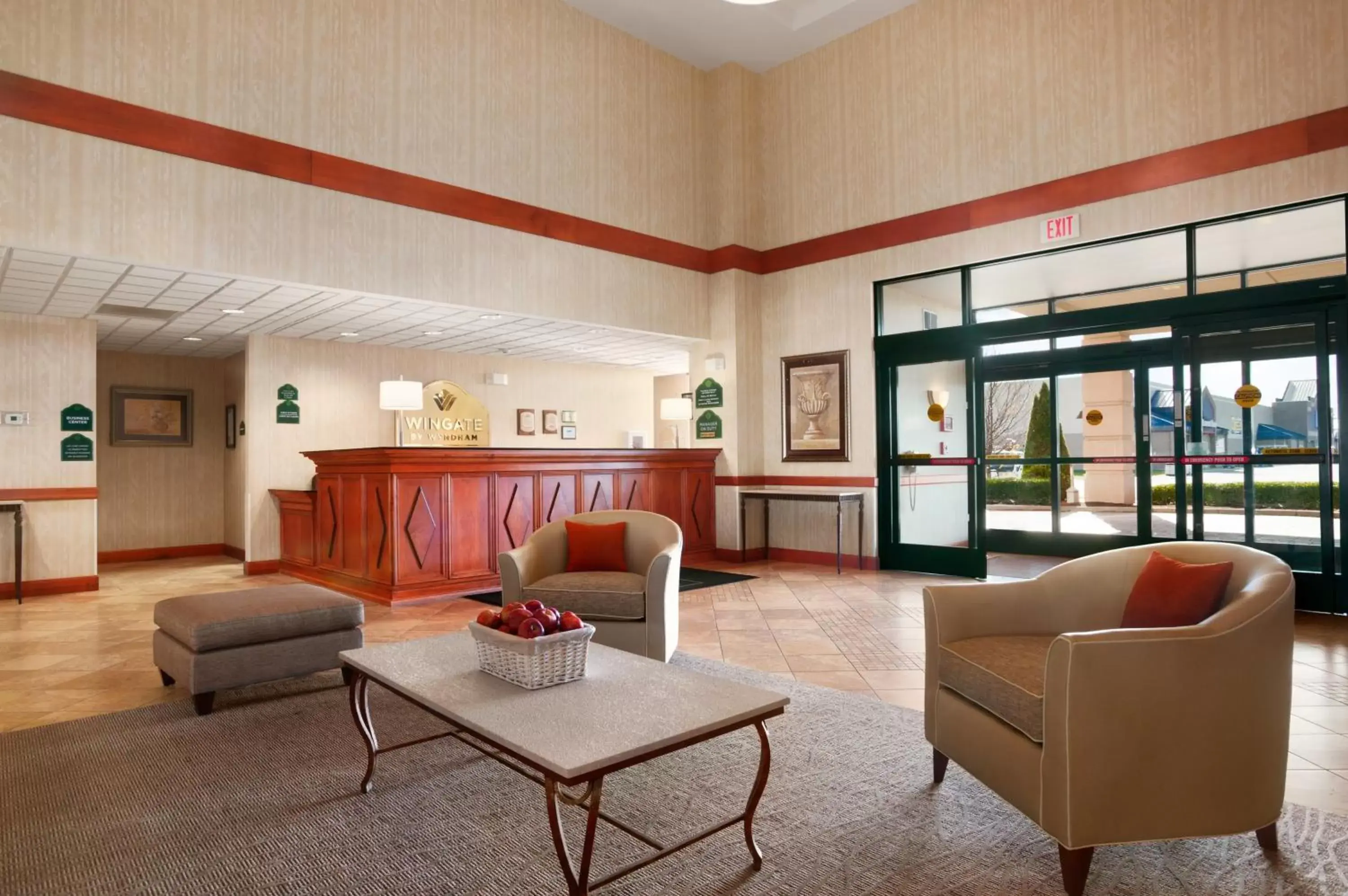 Lobby or reception, Seating Area in Wingate by Wyndham Parkersburg - Vienna