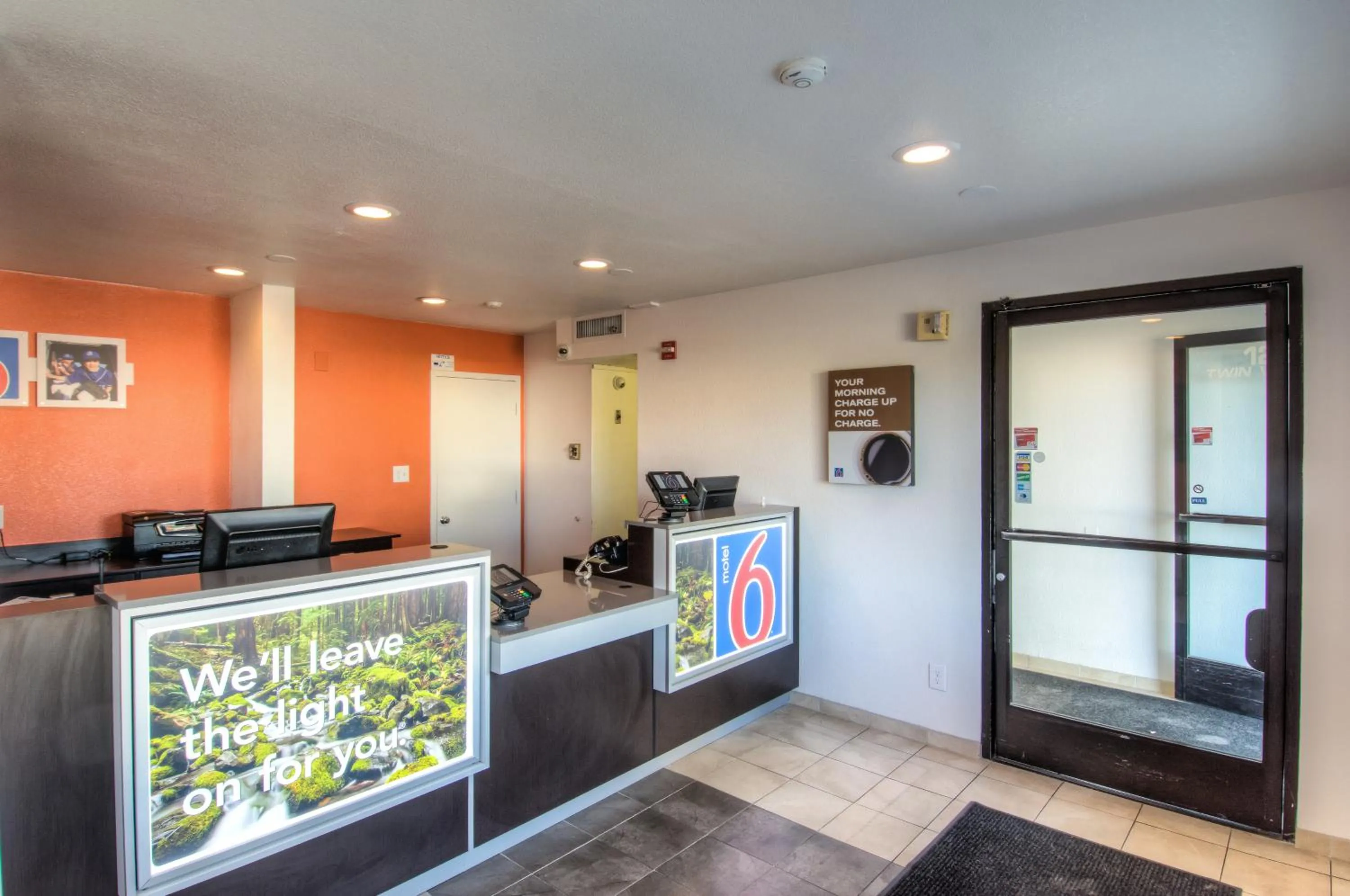 Lobby or reception in Motel 6-Redding, CA - North