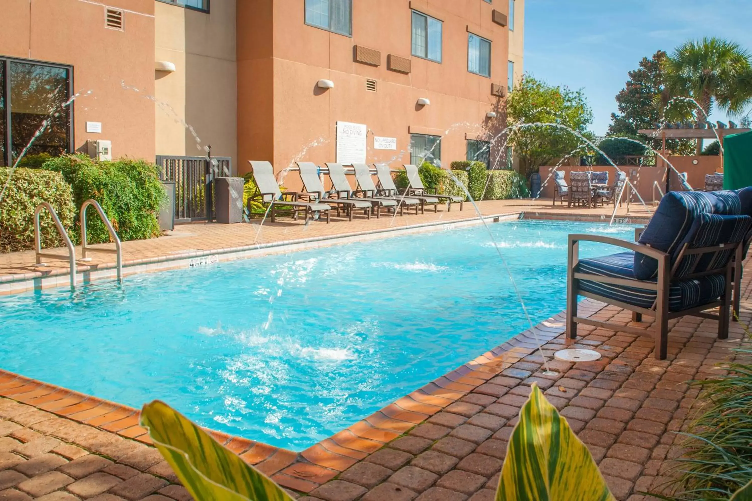 Swimming Pool in Courtyard by Marriott Pensacola Downtown