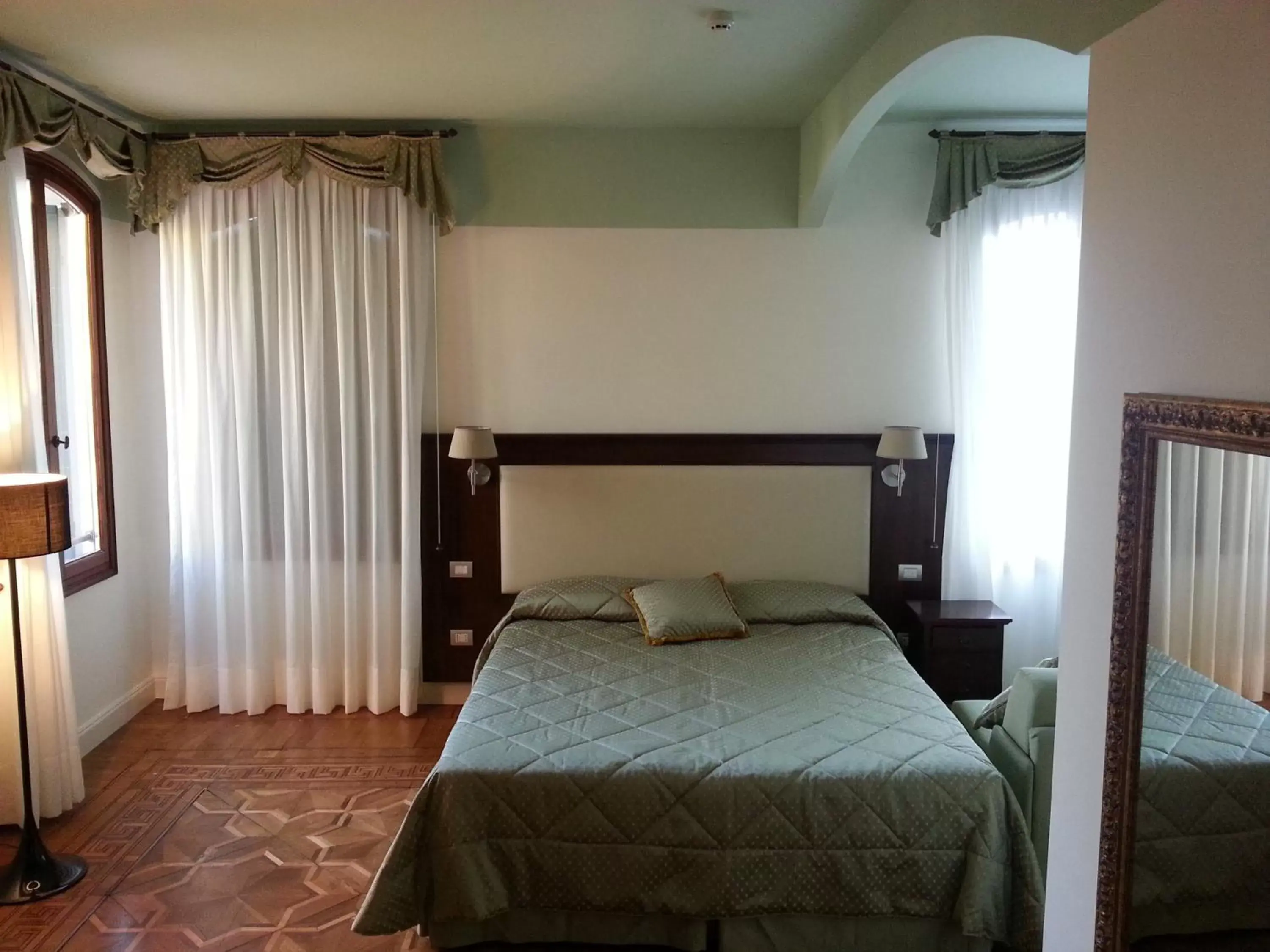 Photo of the whole room, Bed in Hotel Sant'Antonin