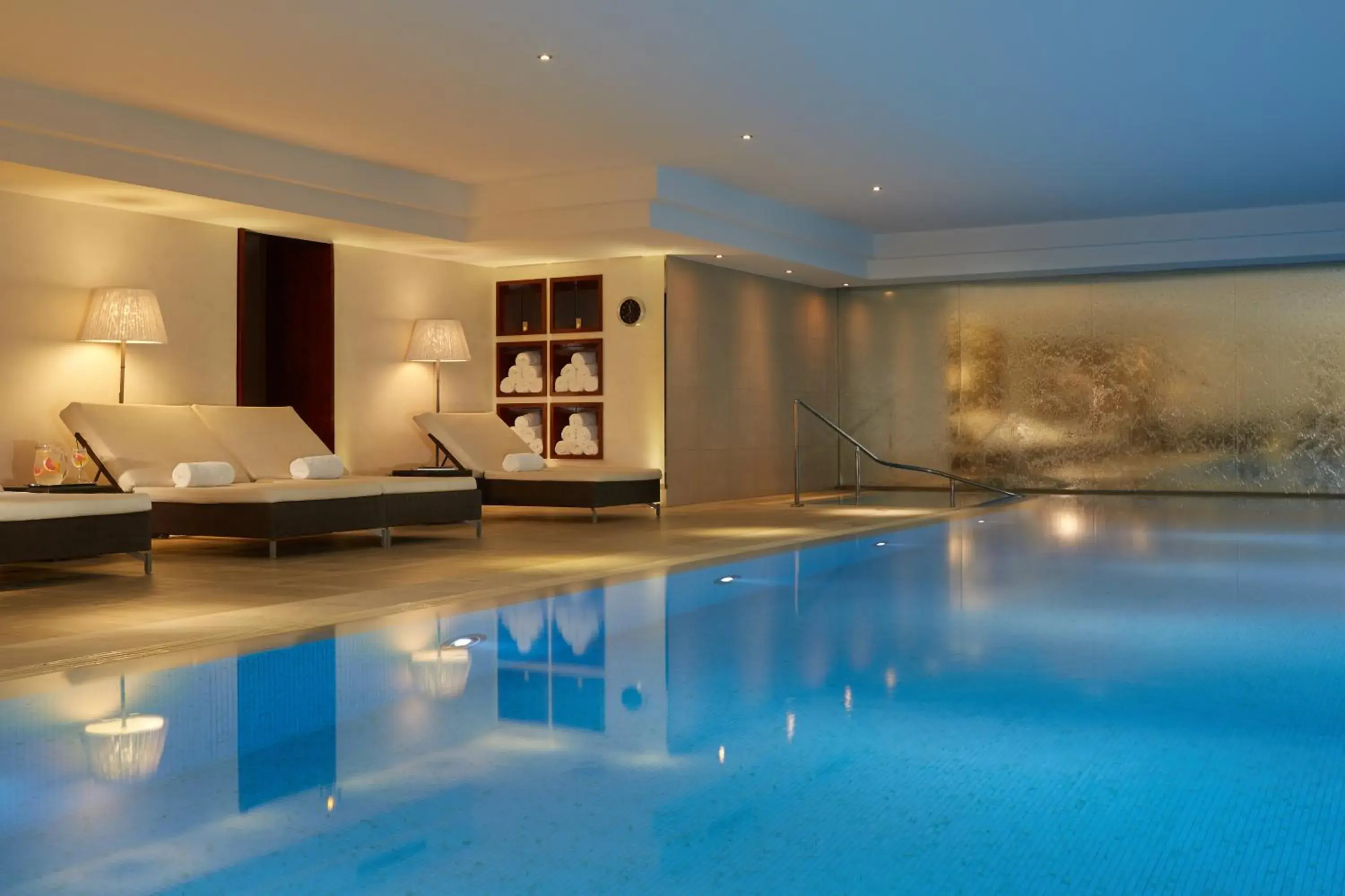 Swimming Pool in Villa & Hotel Majestic