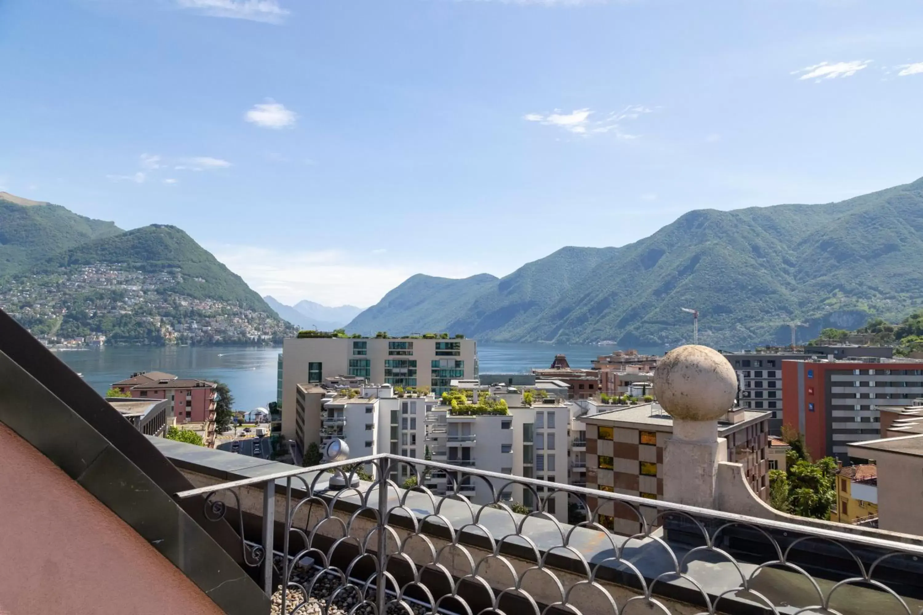 Balcony/Terrace, Mountain View in Hotel De La Paix