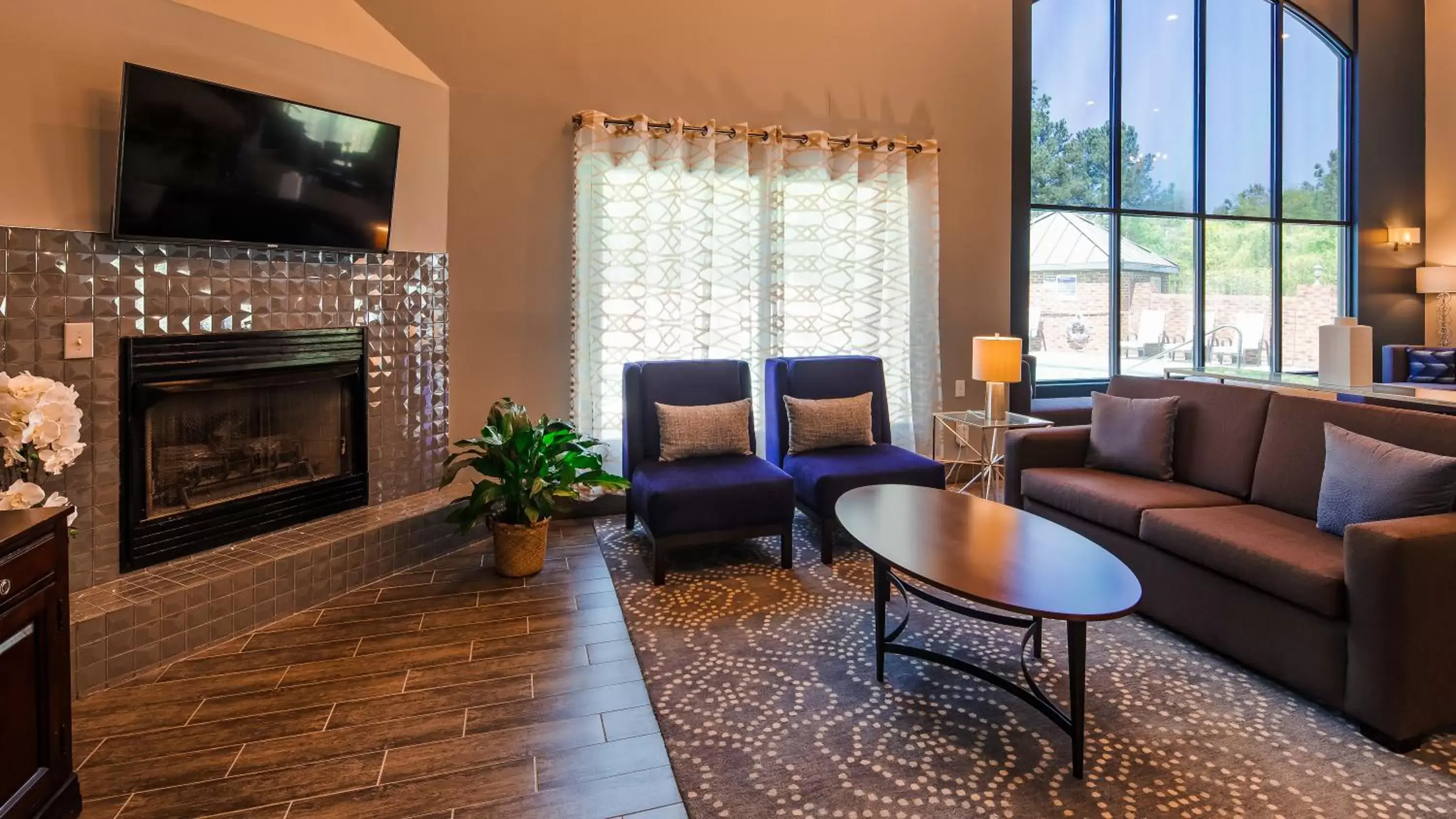 Seating Area in Best Western Butner Creedmoor Inn