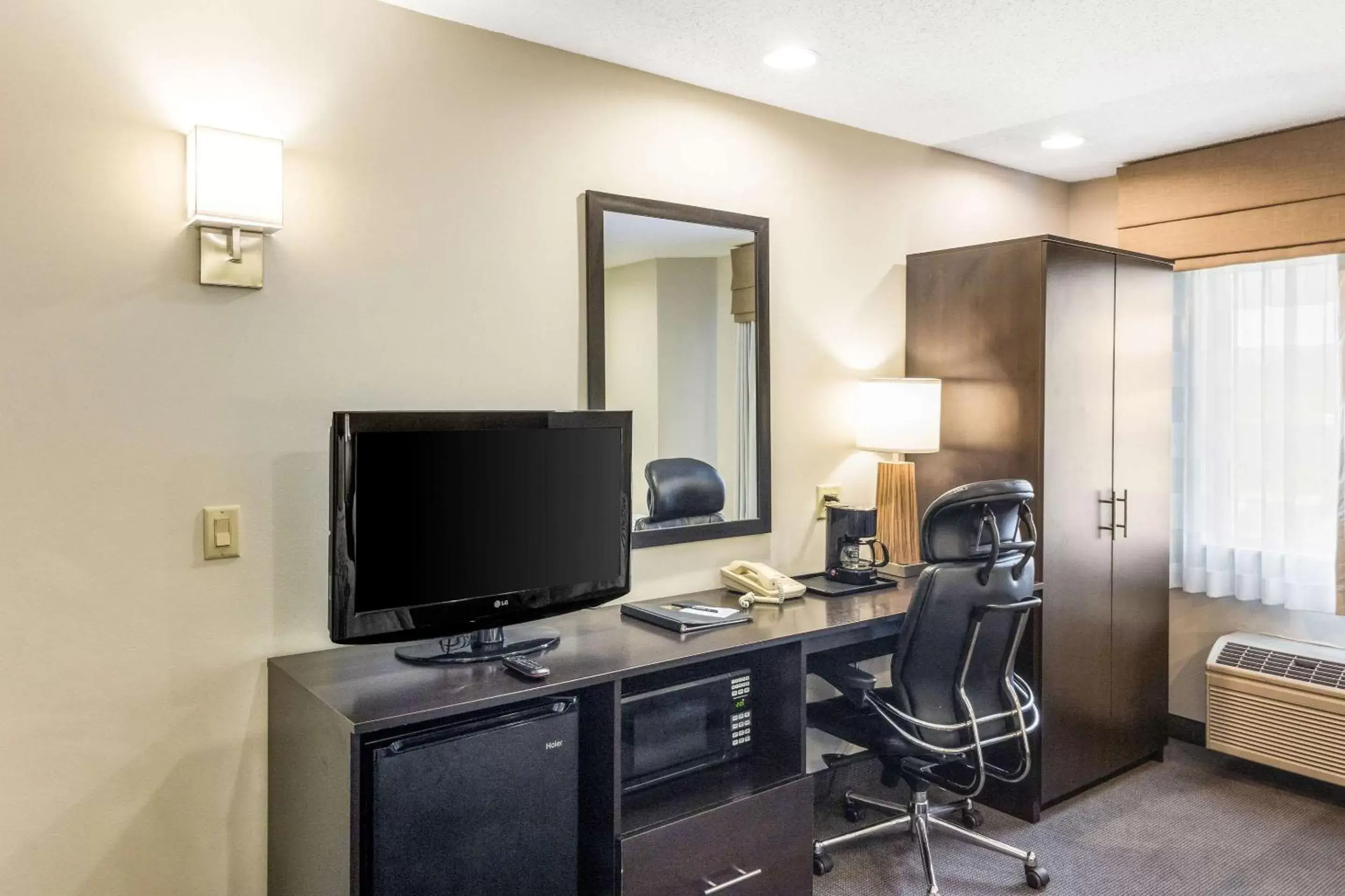 Photo of the whole room, TV/Entertainment Center in Sleep Inn & Suites Niantic