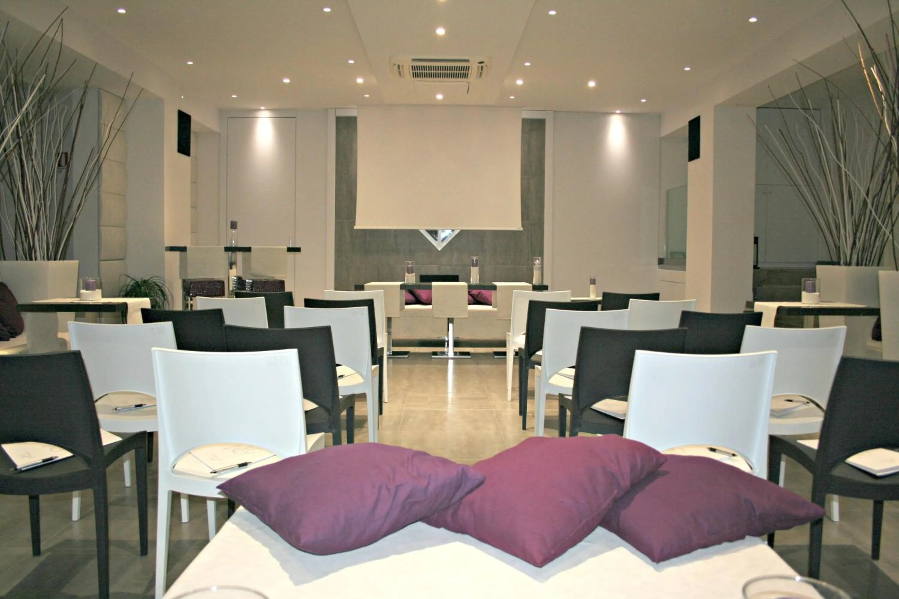 Business facilities in Hotel Montebello