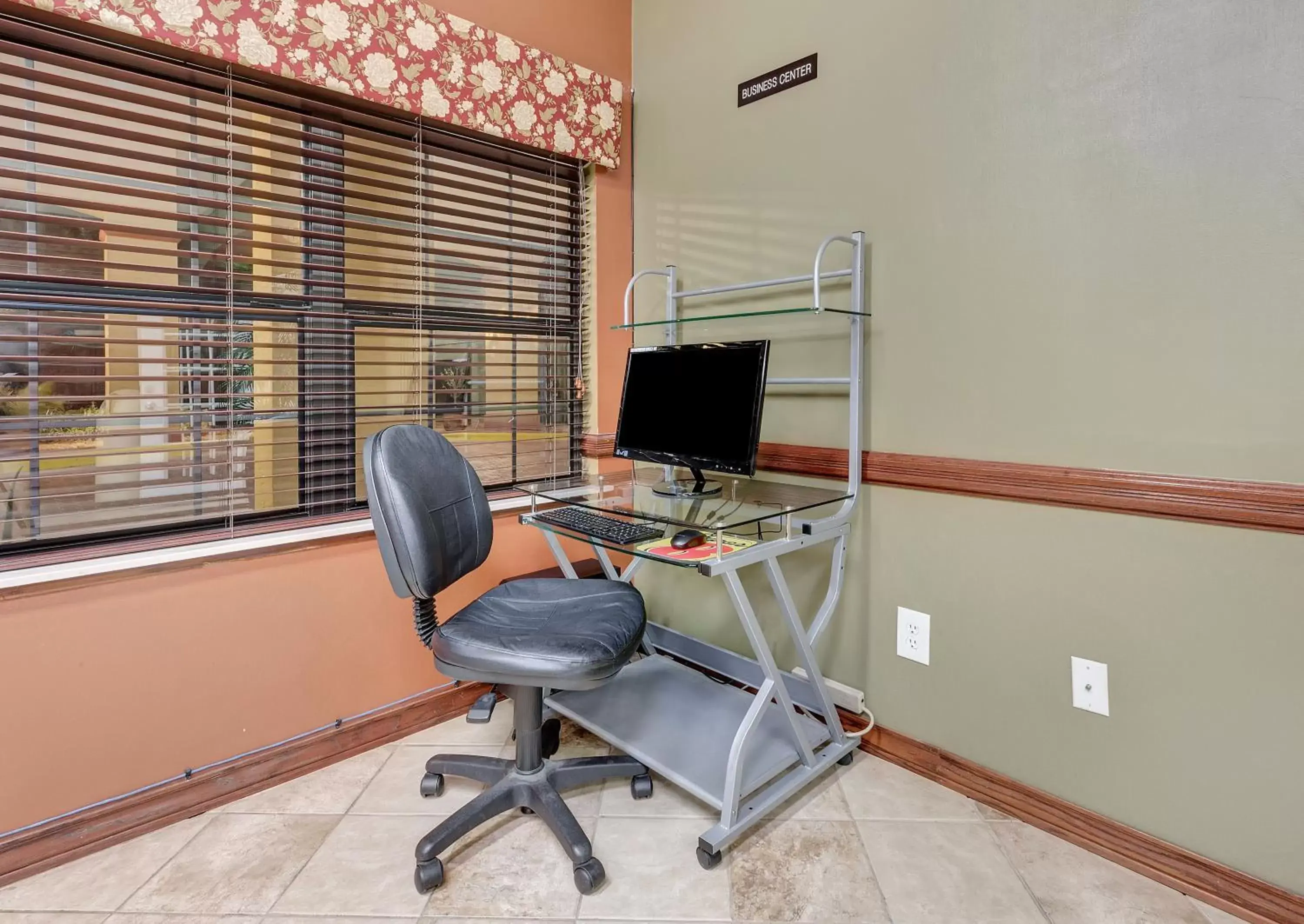 Business facilities in Super 8 by Wyndham Weslaco