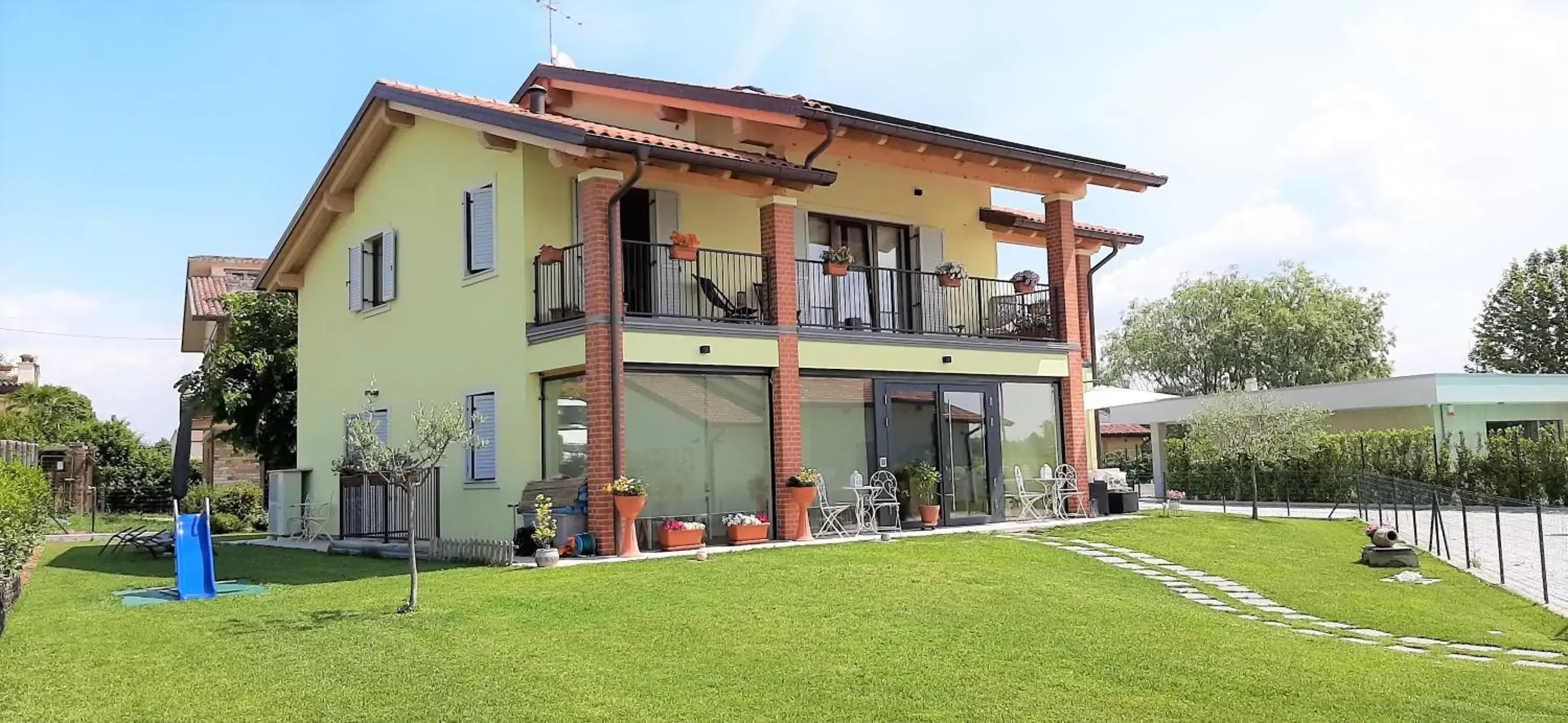 Property Building in Stella del Garda