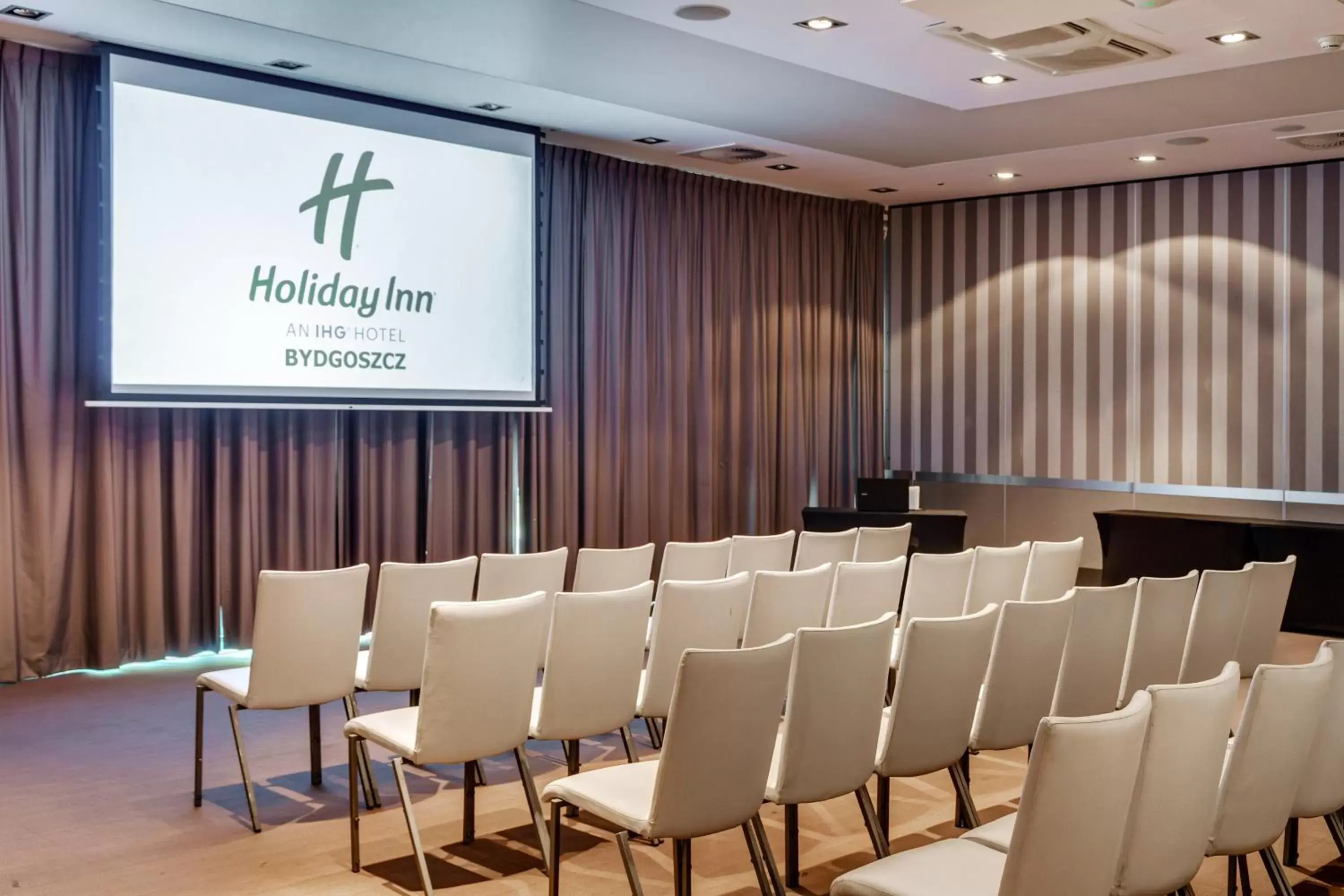 Meeting/conference room in Holiday Inn Bydgoszcz, an IHG Hotel