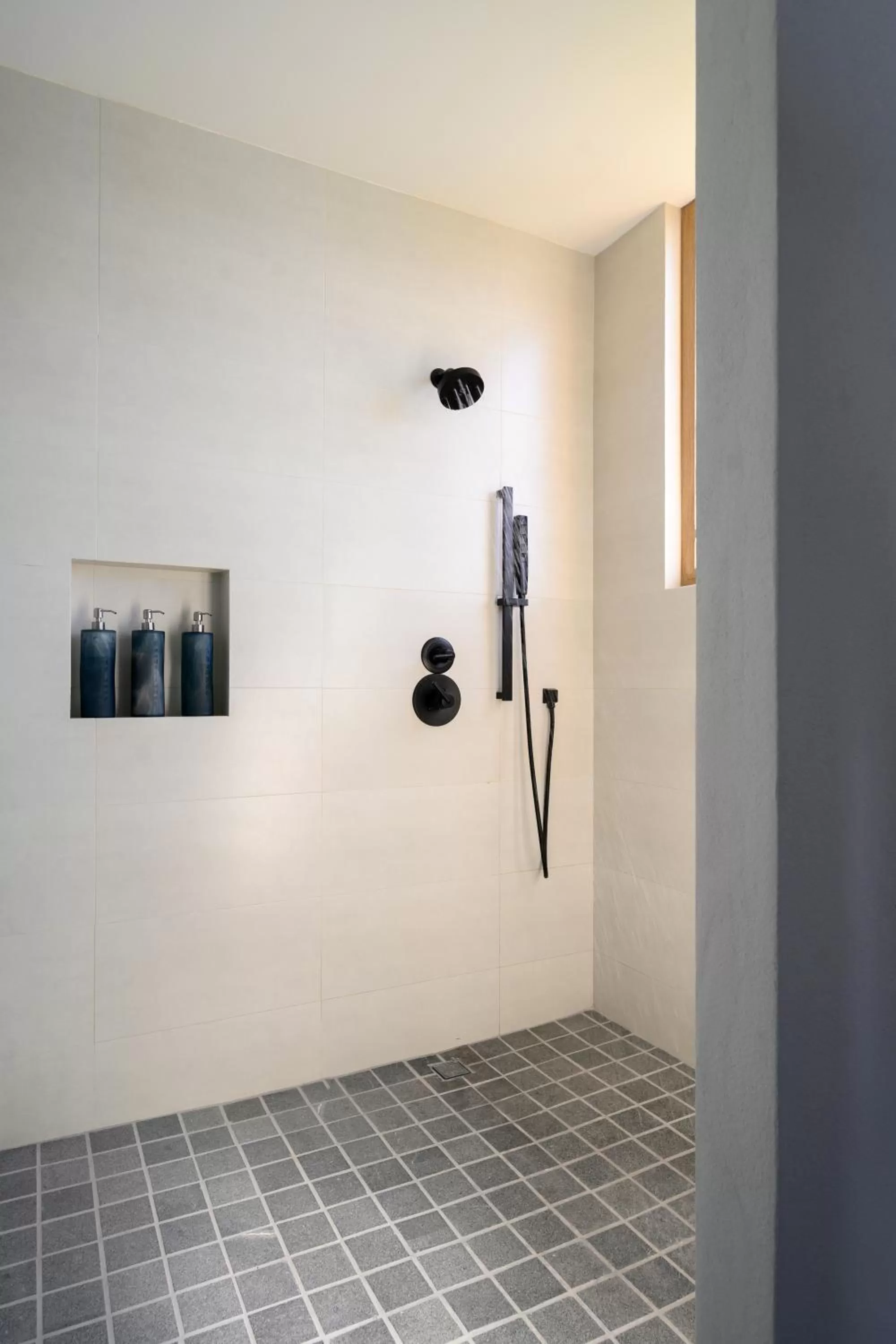 Shower in Hotel Basalto