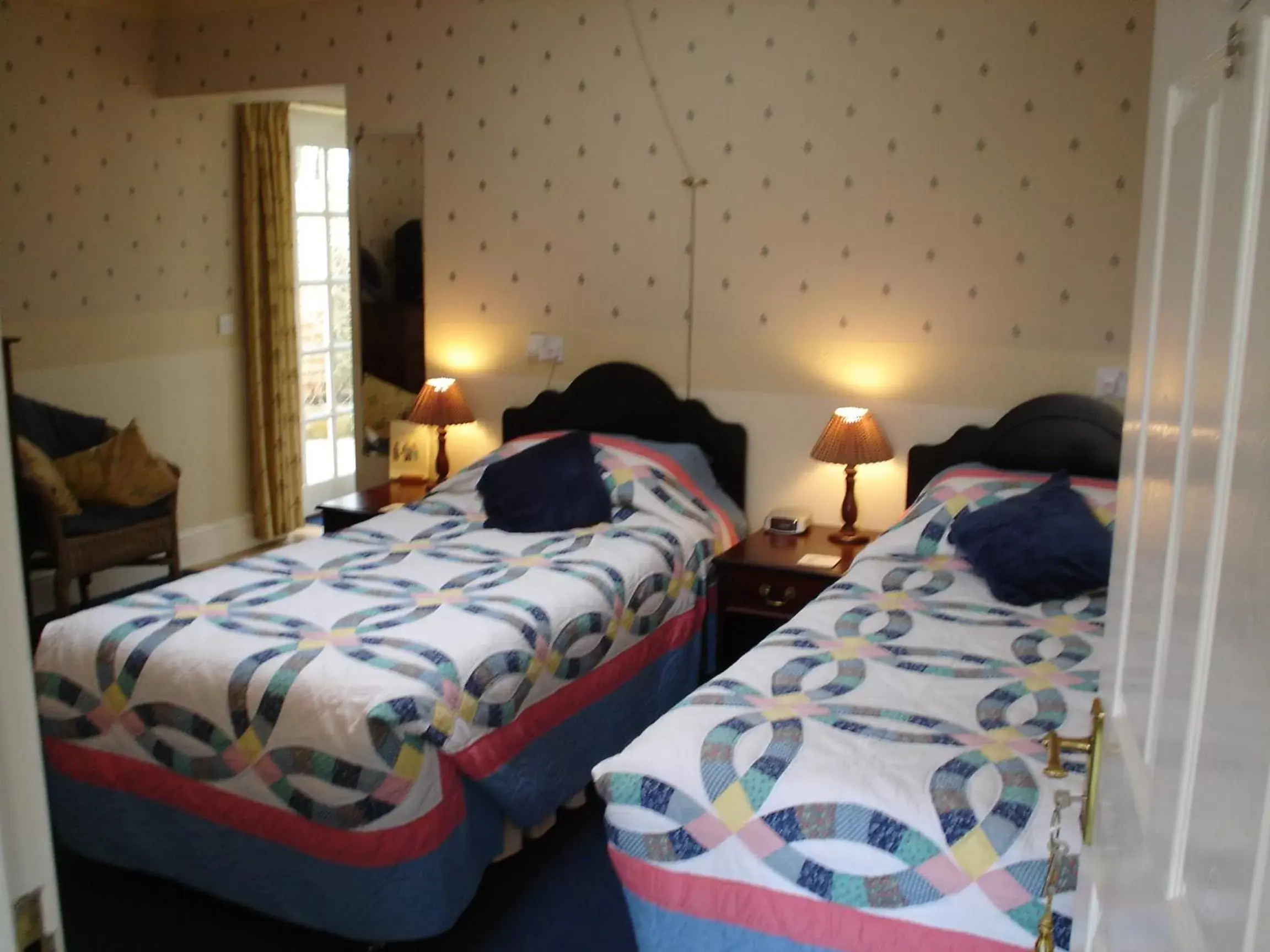 Bed in Rosedene Guest House