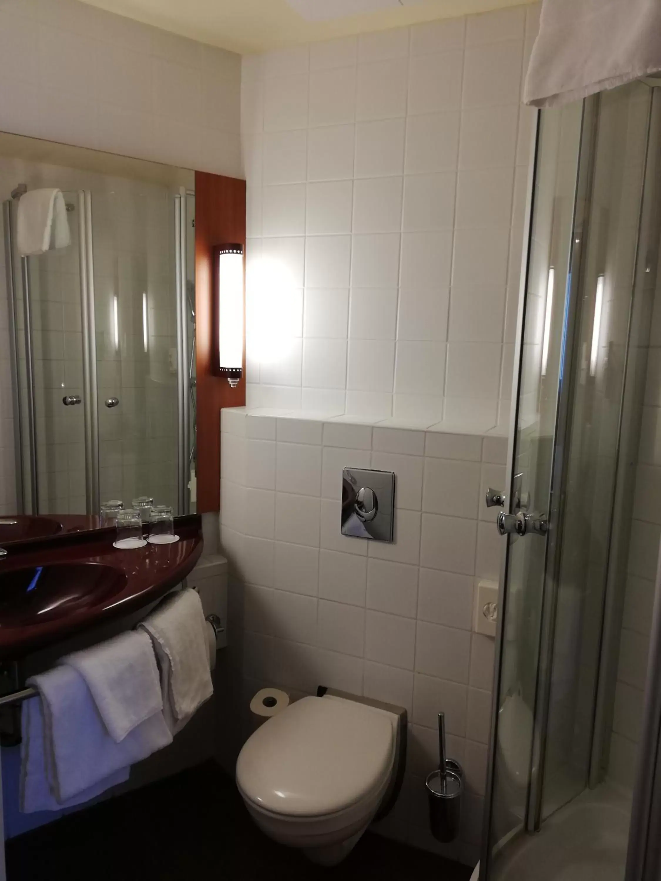 Shower, Bathroom in City Hotel Budapest