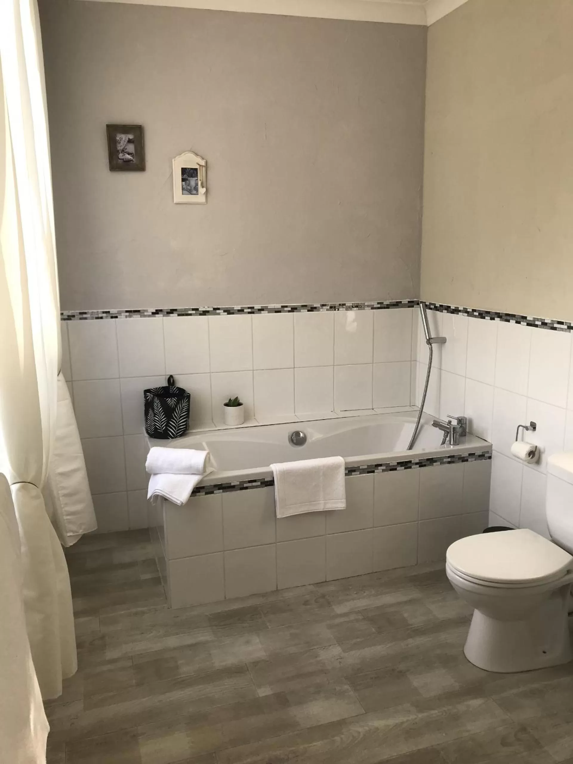 Bathroom in La Maison de Louisette