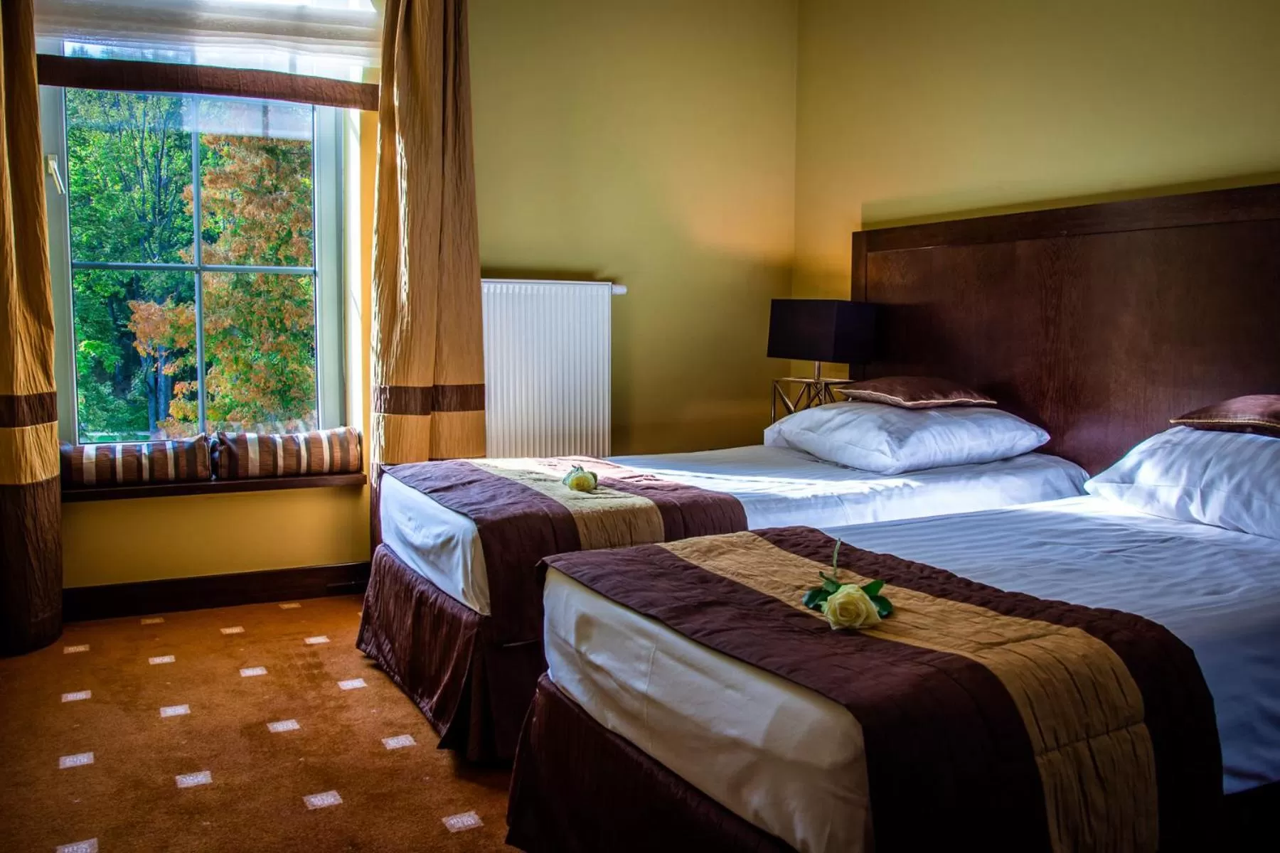 Bed in Hotel Nowy Dwór Elizy blisko Sky Bridge