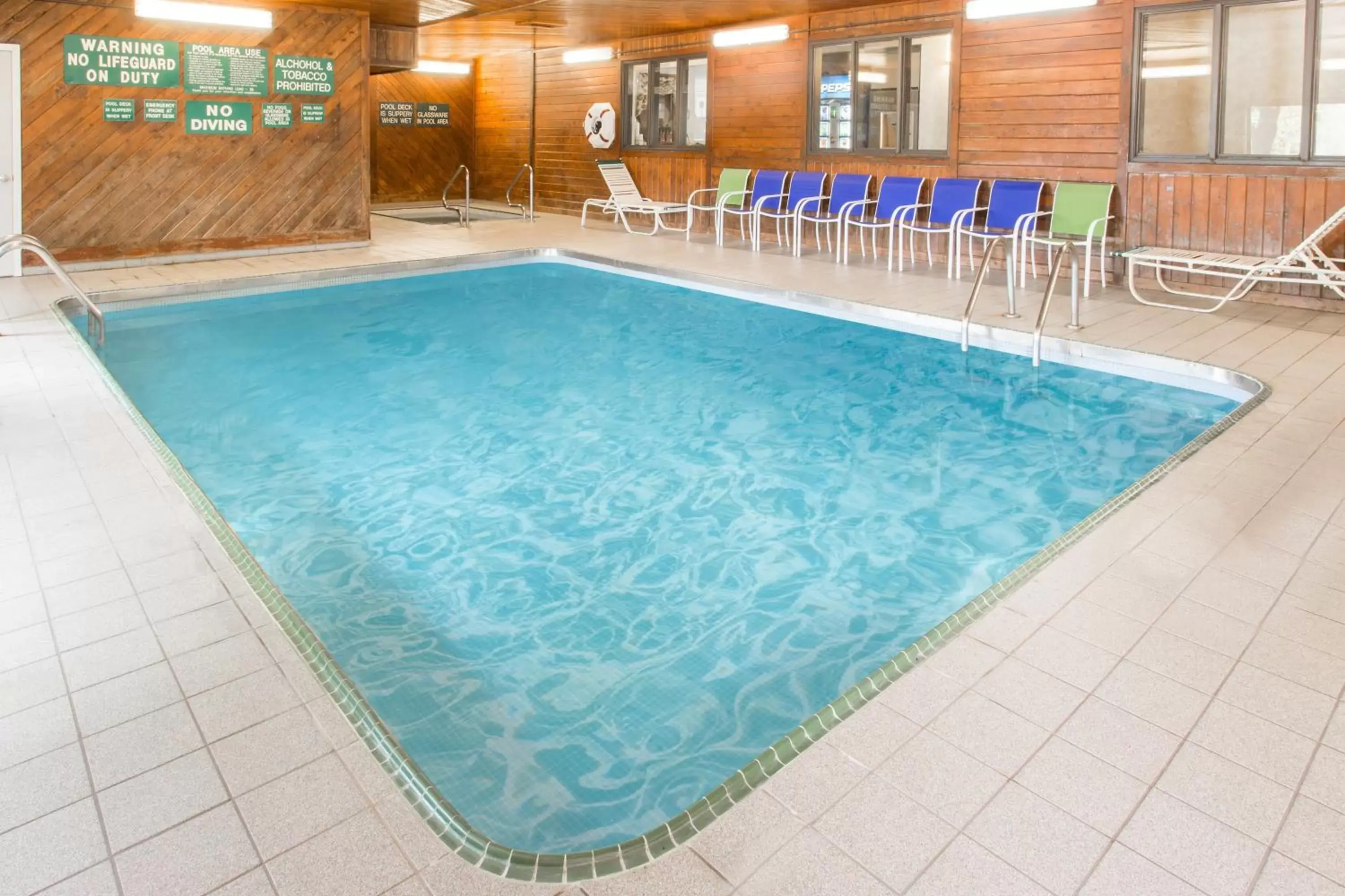 Swimming Pool in Days Inn & Suites by Wyndham Davenport East