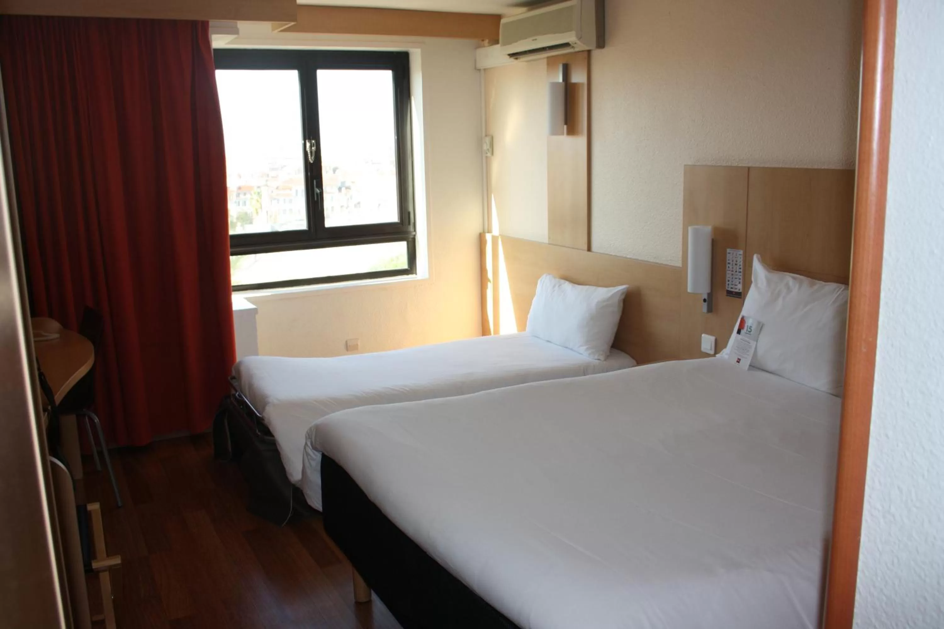 Bedroom, Bed in ibis Marseille Centre Gare Saint Charles