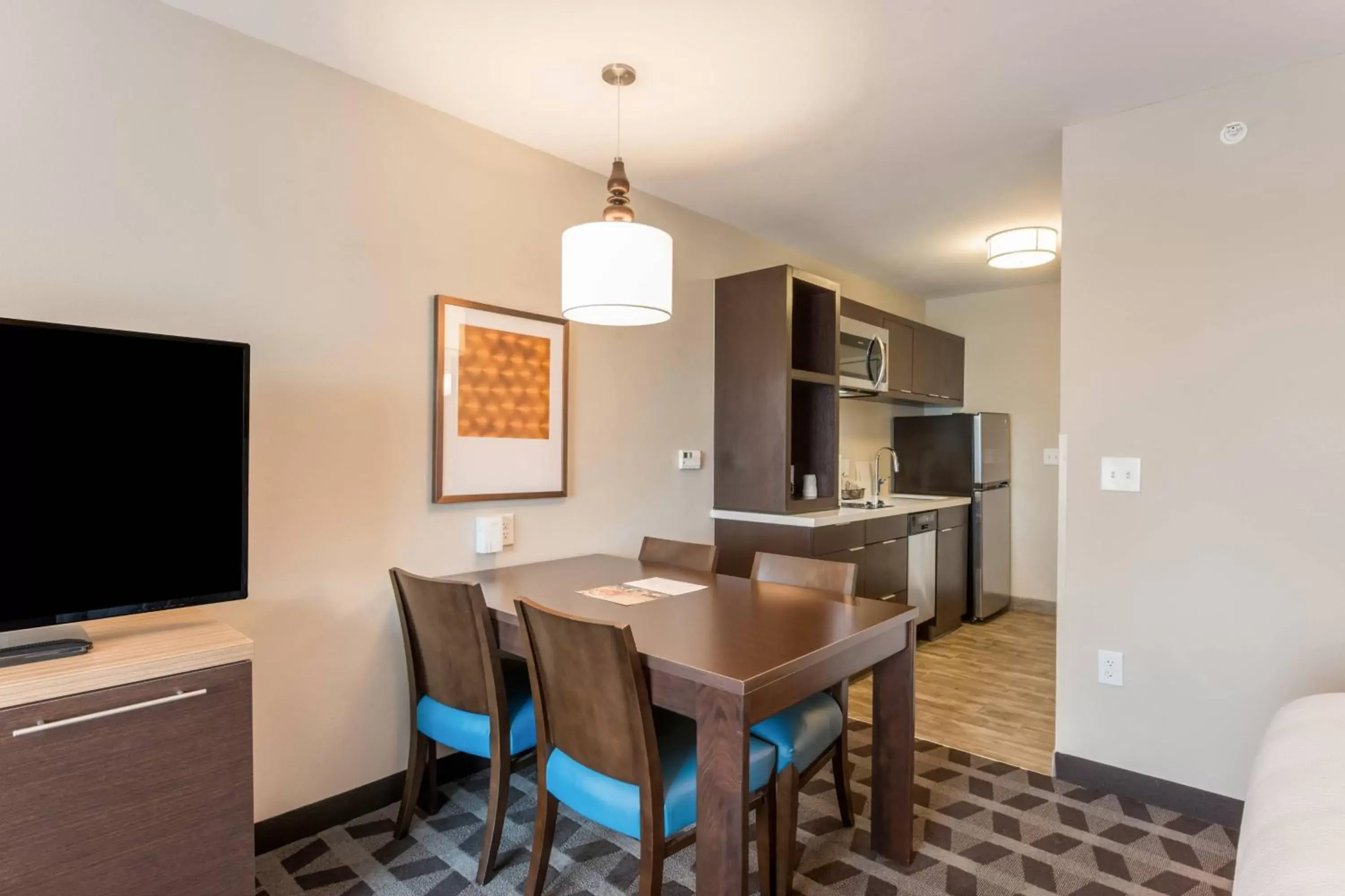 Photo of the whole room, Dining Area in TownePlace Suites by Marriott Greensboro Coliseum Area