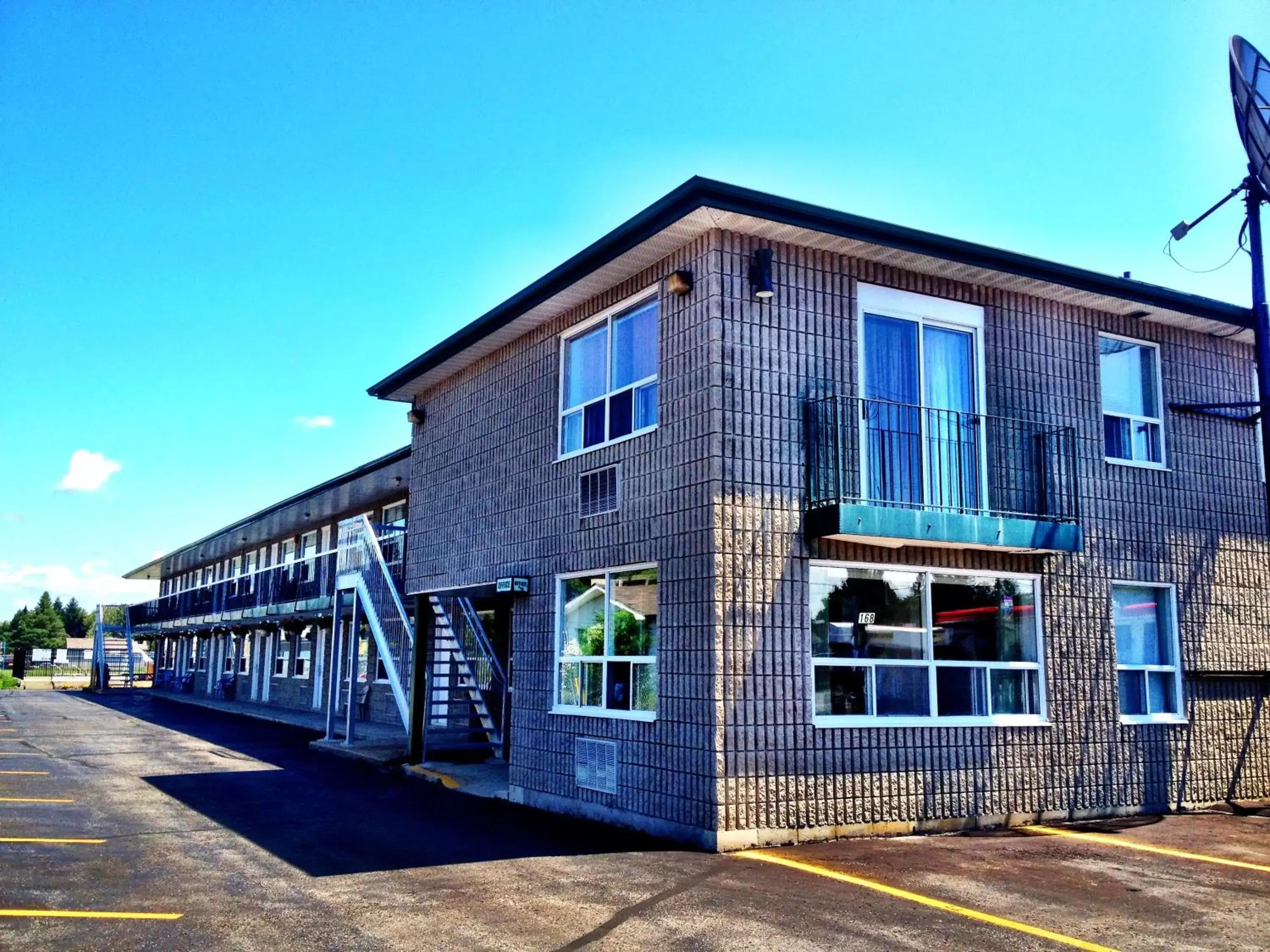 Property Building in Angus Inn Motel