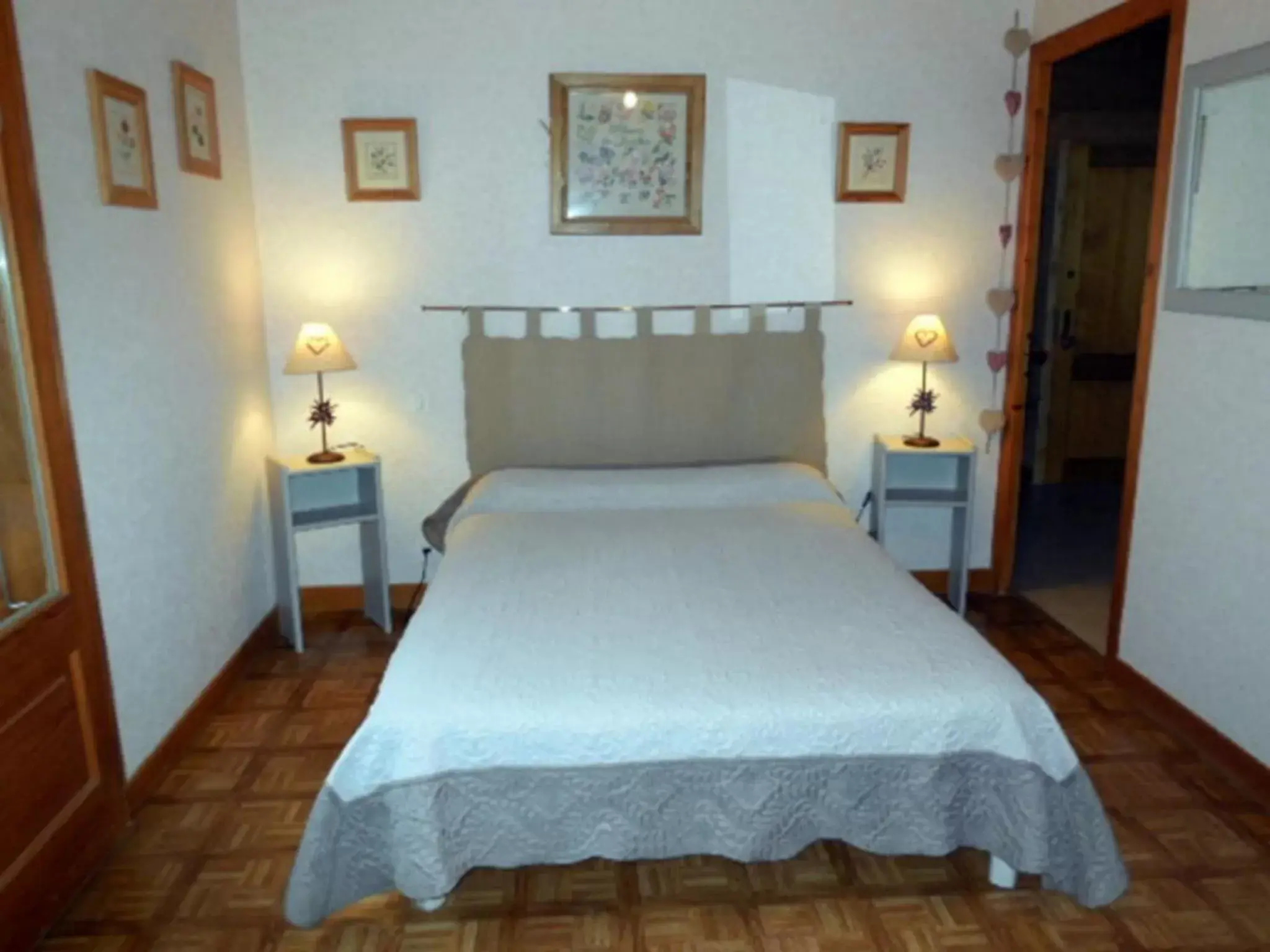 Photo of the whole room, Bed in Chambres d'hôtes les Terrasses de Varme