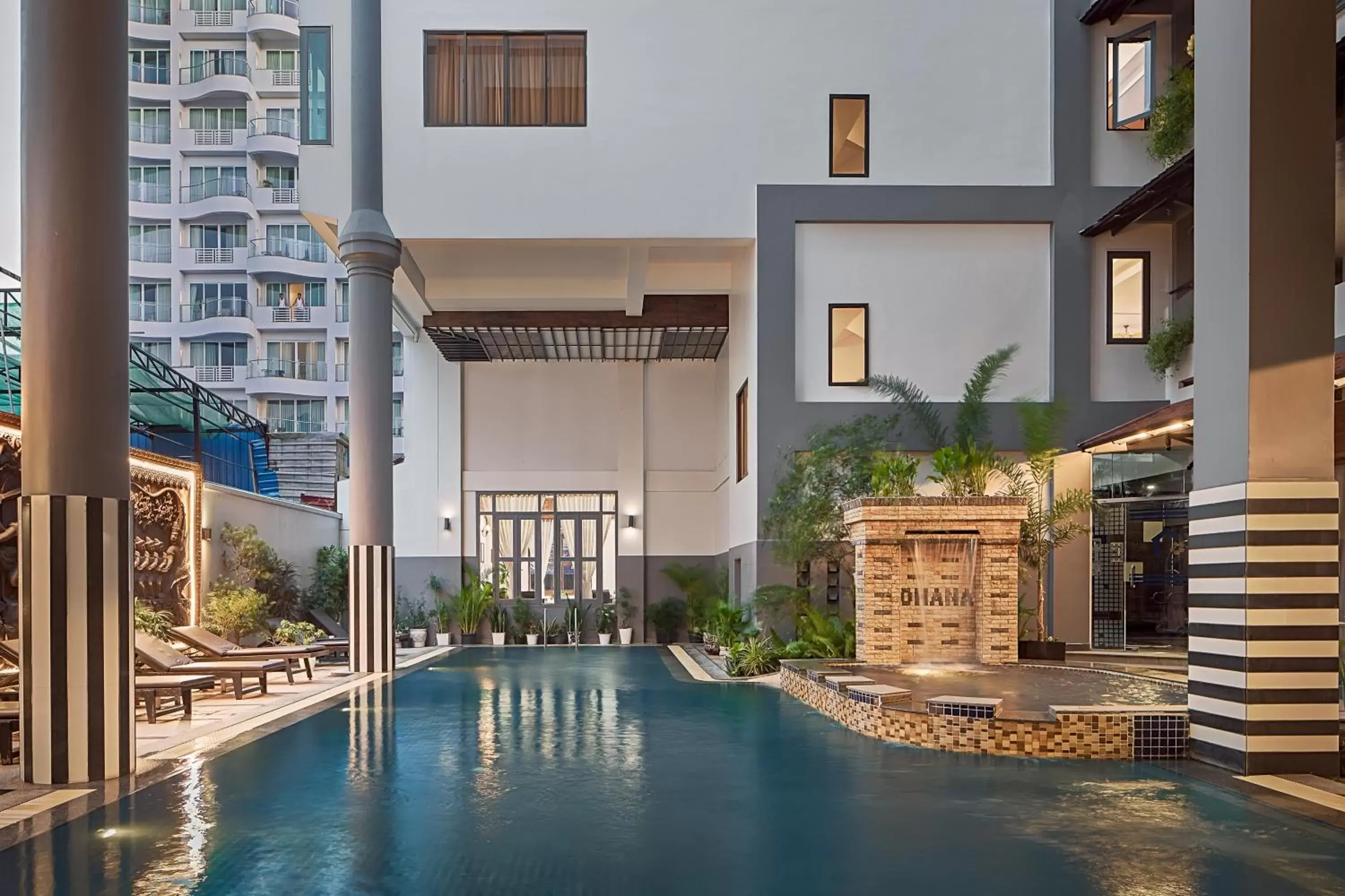 Property building, Swimming Pool in Ohana Phnom Penh Palace Hotel