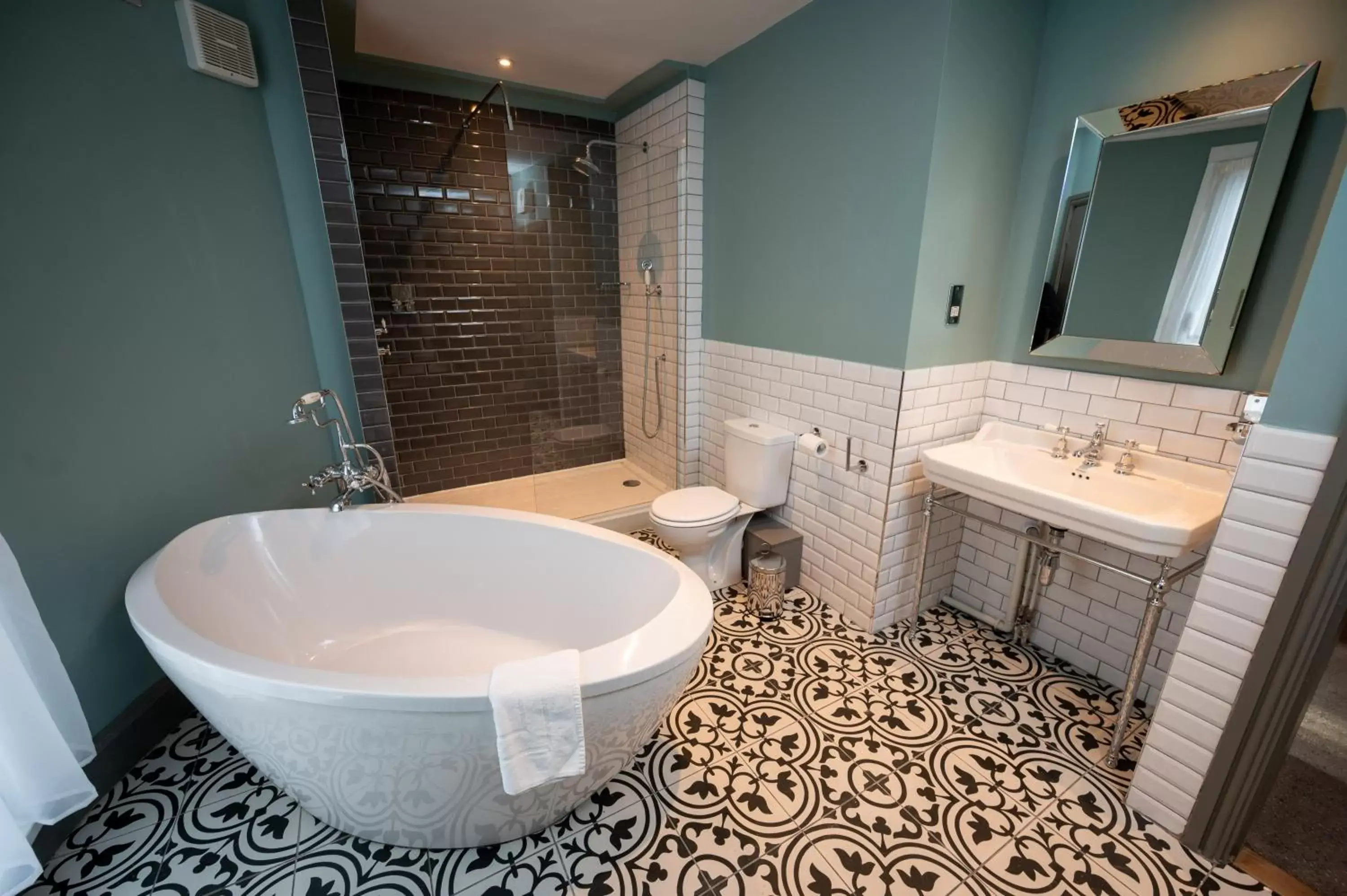 Bathroom in Riverside Hotel by Chef & Brewer Collection