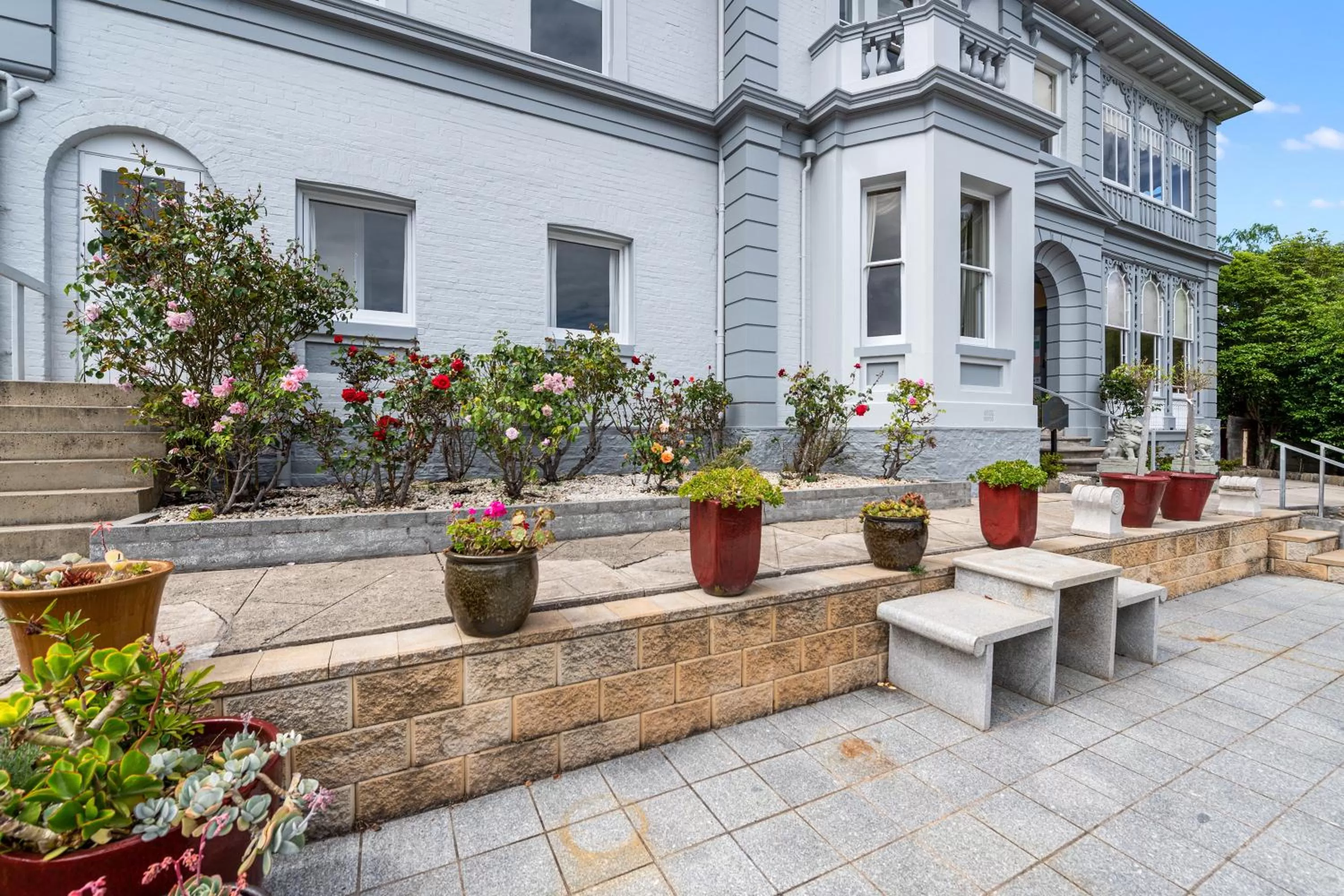 Property building in Waratah On York