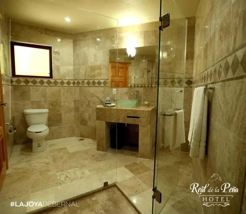 Bathroom in Hotel Real de La Peña