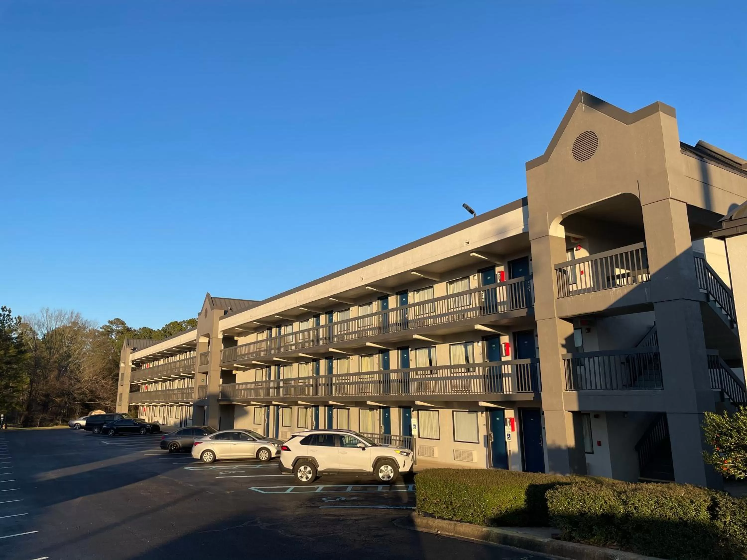Property building in Motel 6 Birmingham, AL - Medical Center - Inverness Hwy 280