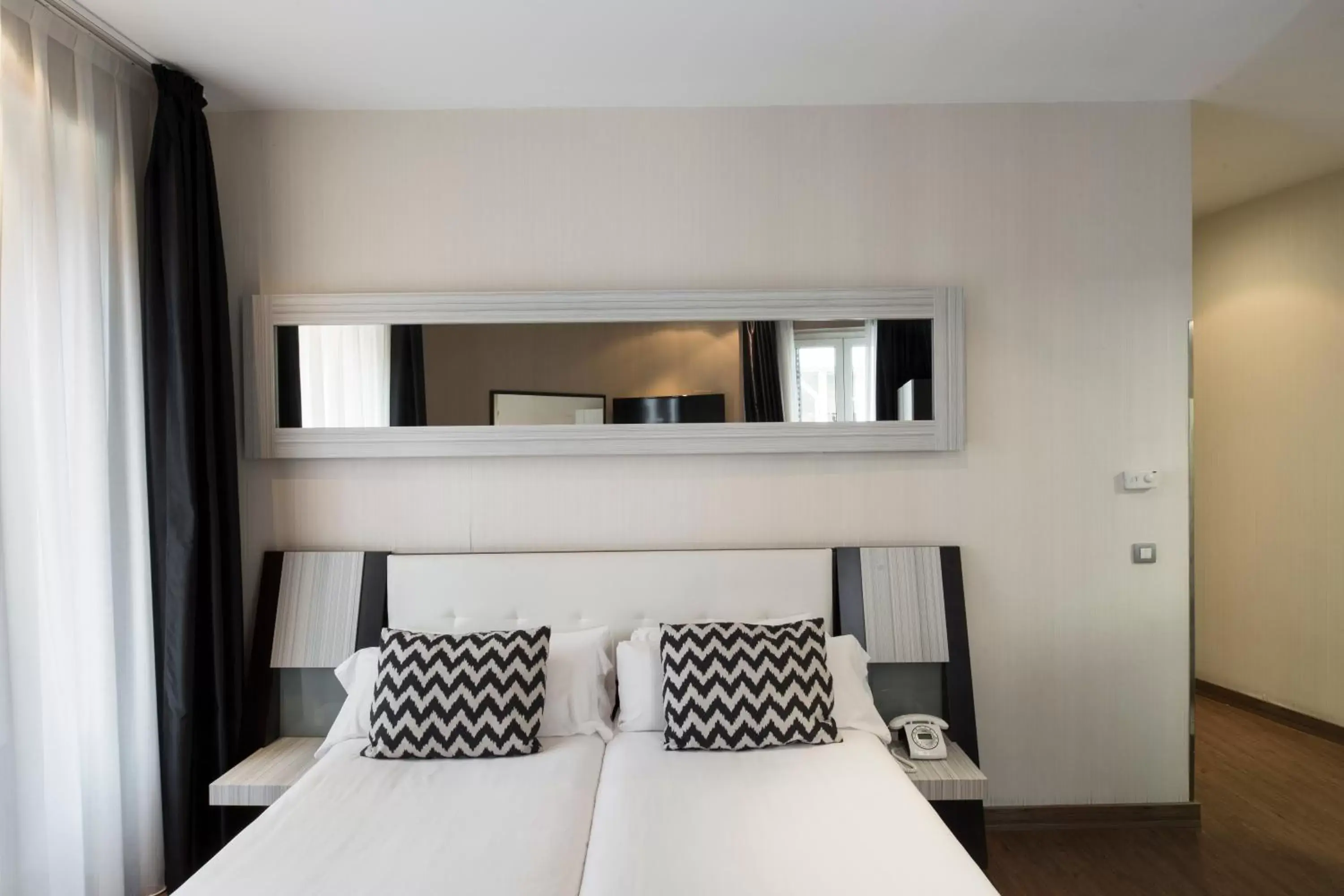 Bedroom, Bed in Petit Palace Triball Bedroom, Bed in Petit Palace Triball