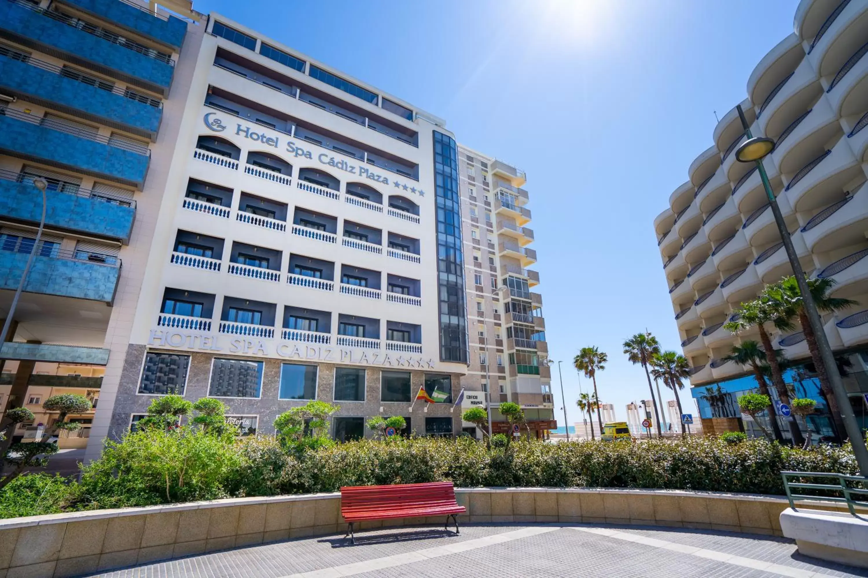 Property building, Swimming Pool in Hotel Spa Cádiz Plaza
