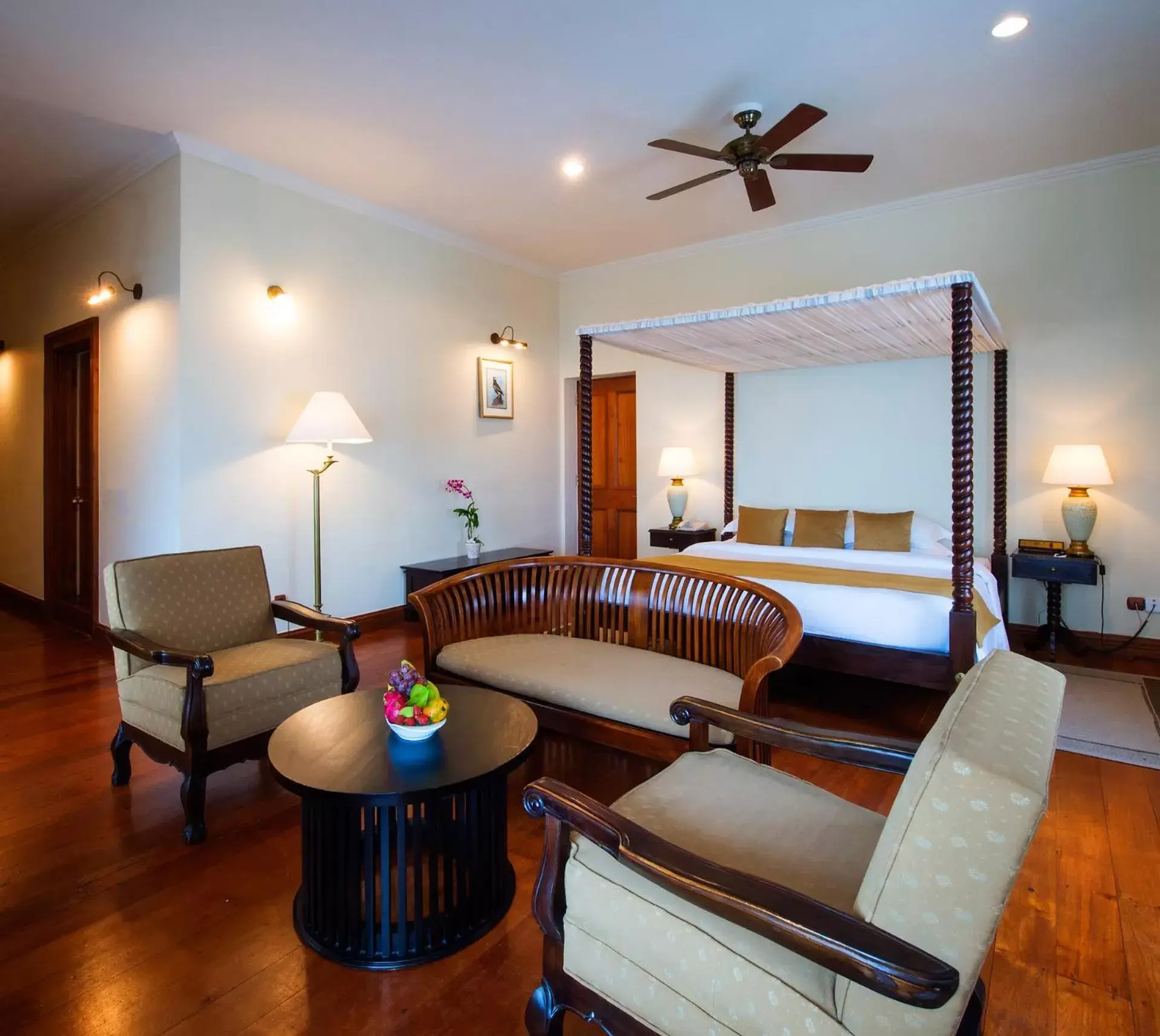 Bed, Seating Area in Galle Face Hotel