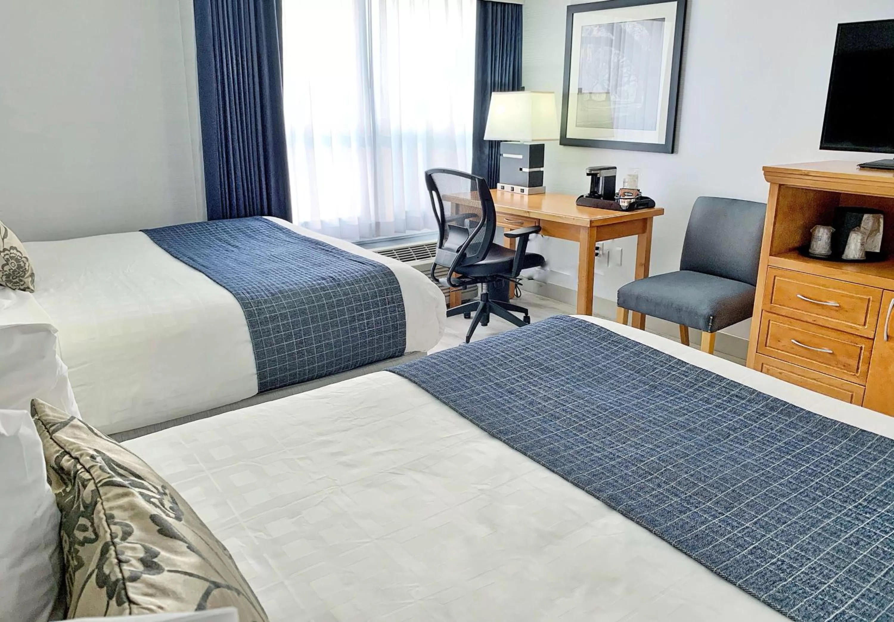Photo of the whole room, Bed in Best Western Plus Regency Inn and Conference Centre