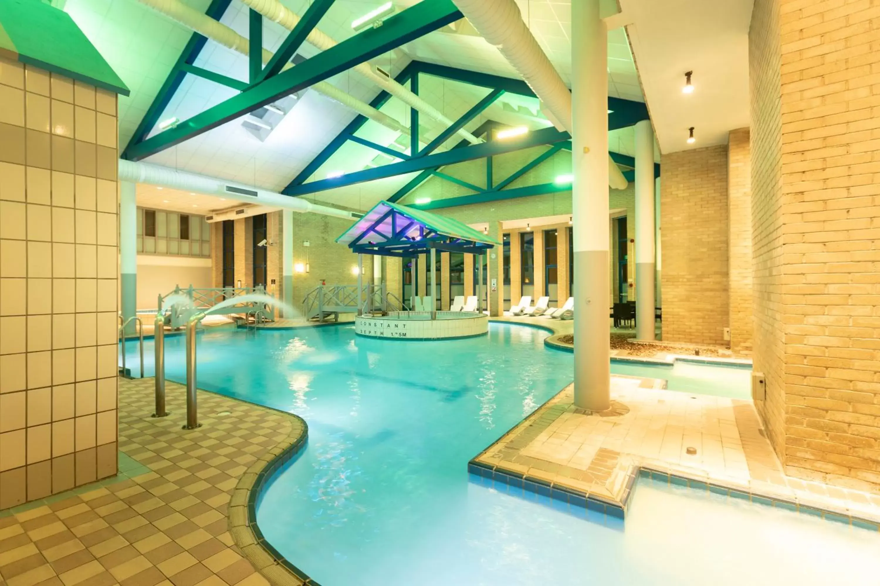 Swimming pool in Gloucester Robinswood Hotel, BW Signature Collection Swimming pool in Gloucester Robinswood Hotel, BW Signature Collection