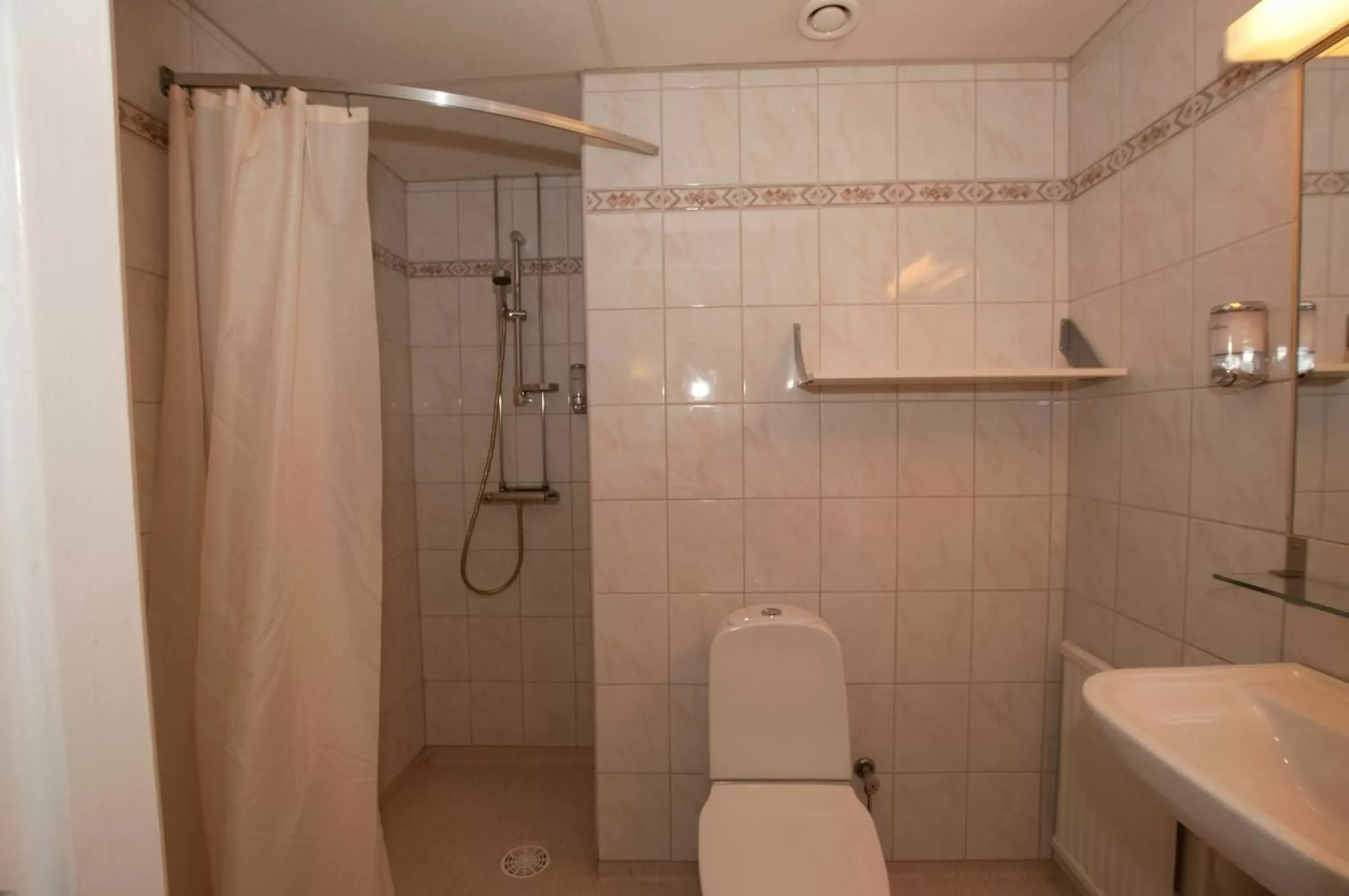 Bathroom in Sure Hotel by Best Western Stanga