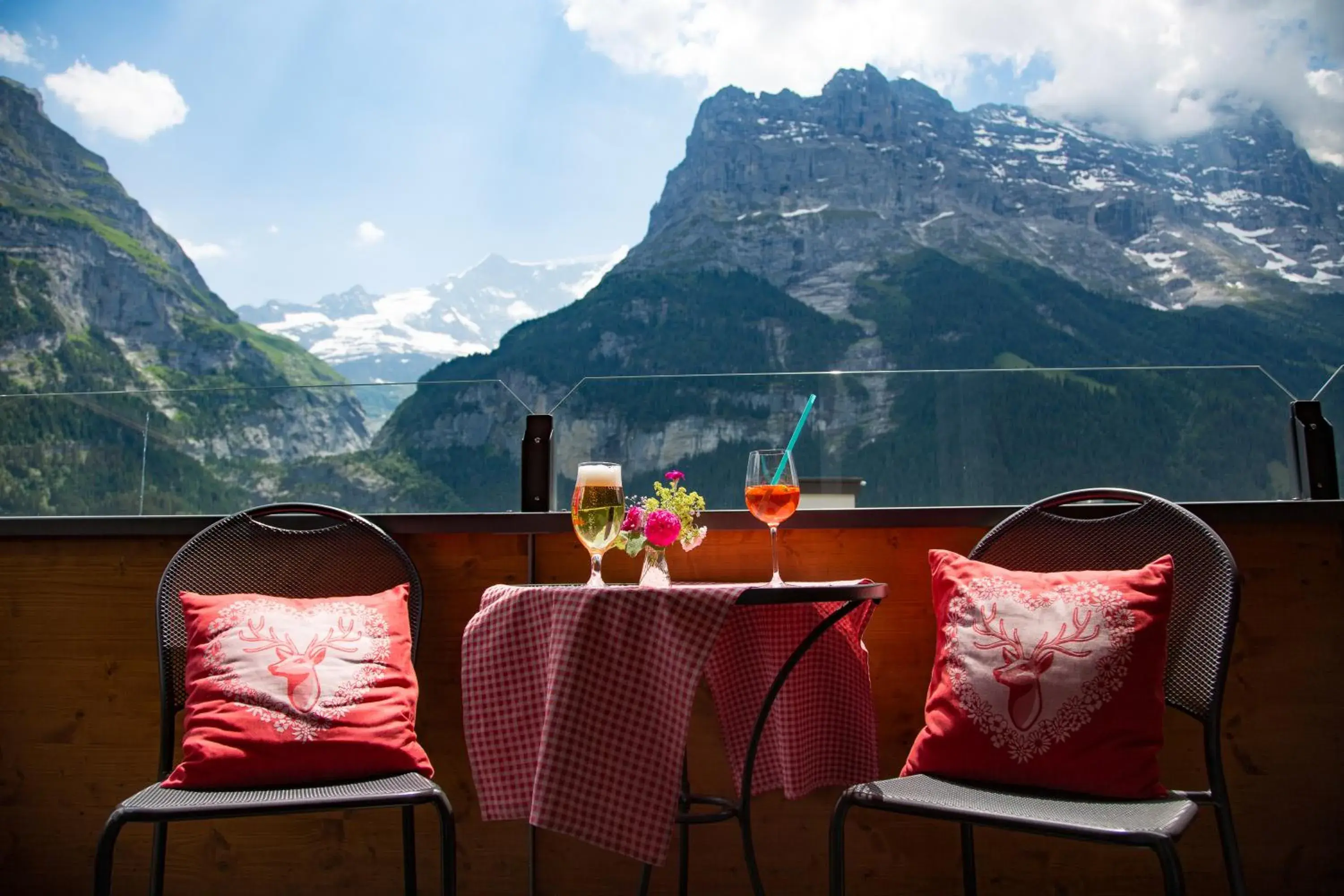 Balcony/Terrace, Mountain View in Hotel Hirschen - Grindelwald