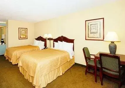 Queen Room with Two Queen Beds - Smoking in Days Inn by Wyndham Mocksville Queen Room with Two Queen Beds - Smoking in Days Inn by Wyndham Mocksville