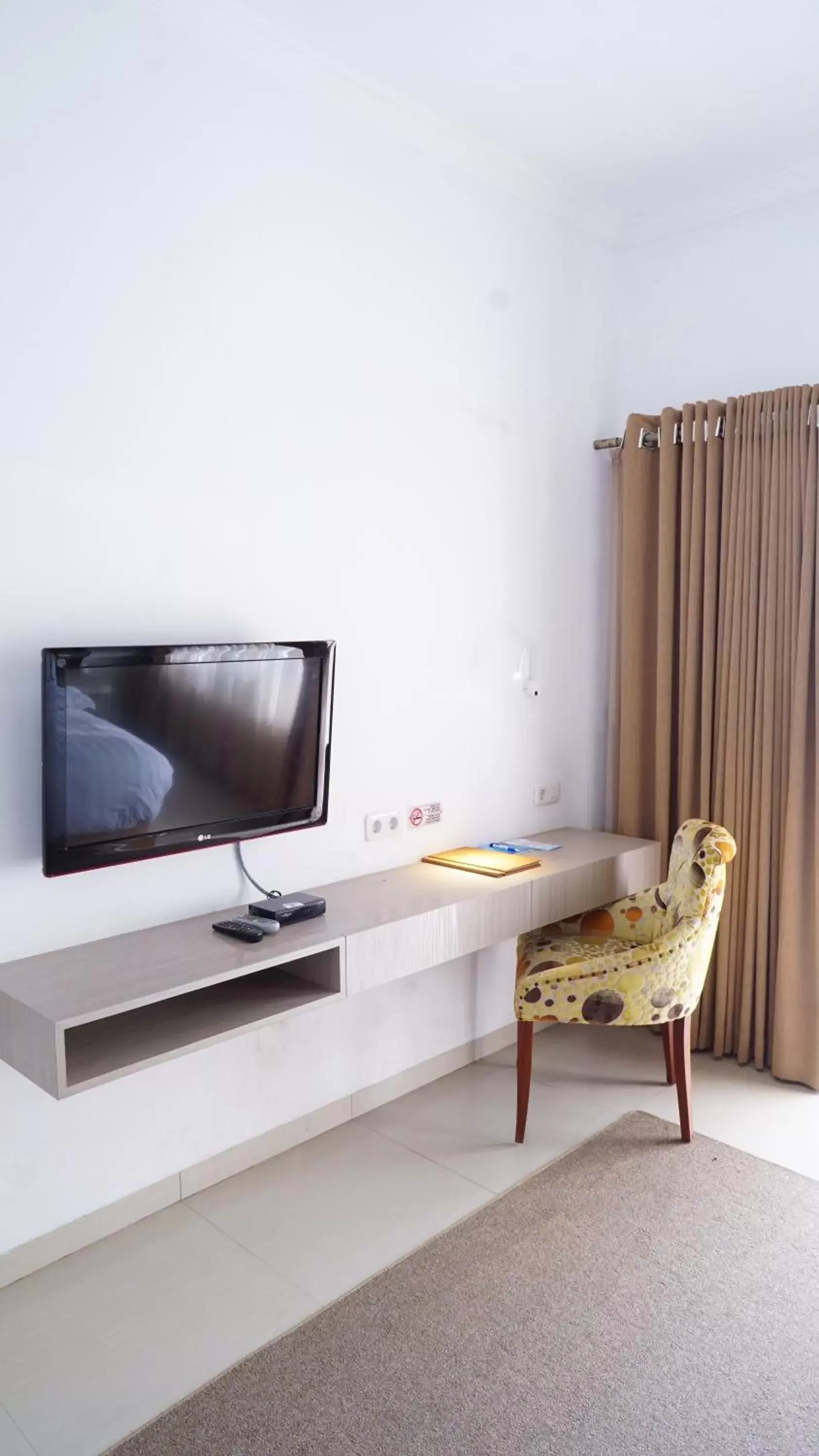 Photo of the whole room, TV/Entertainment Center in Ocean View Residence