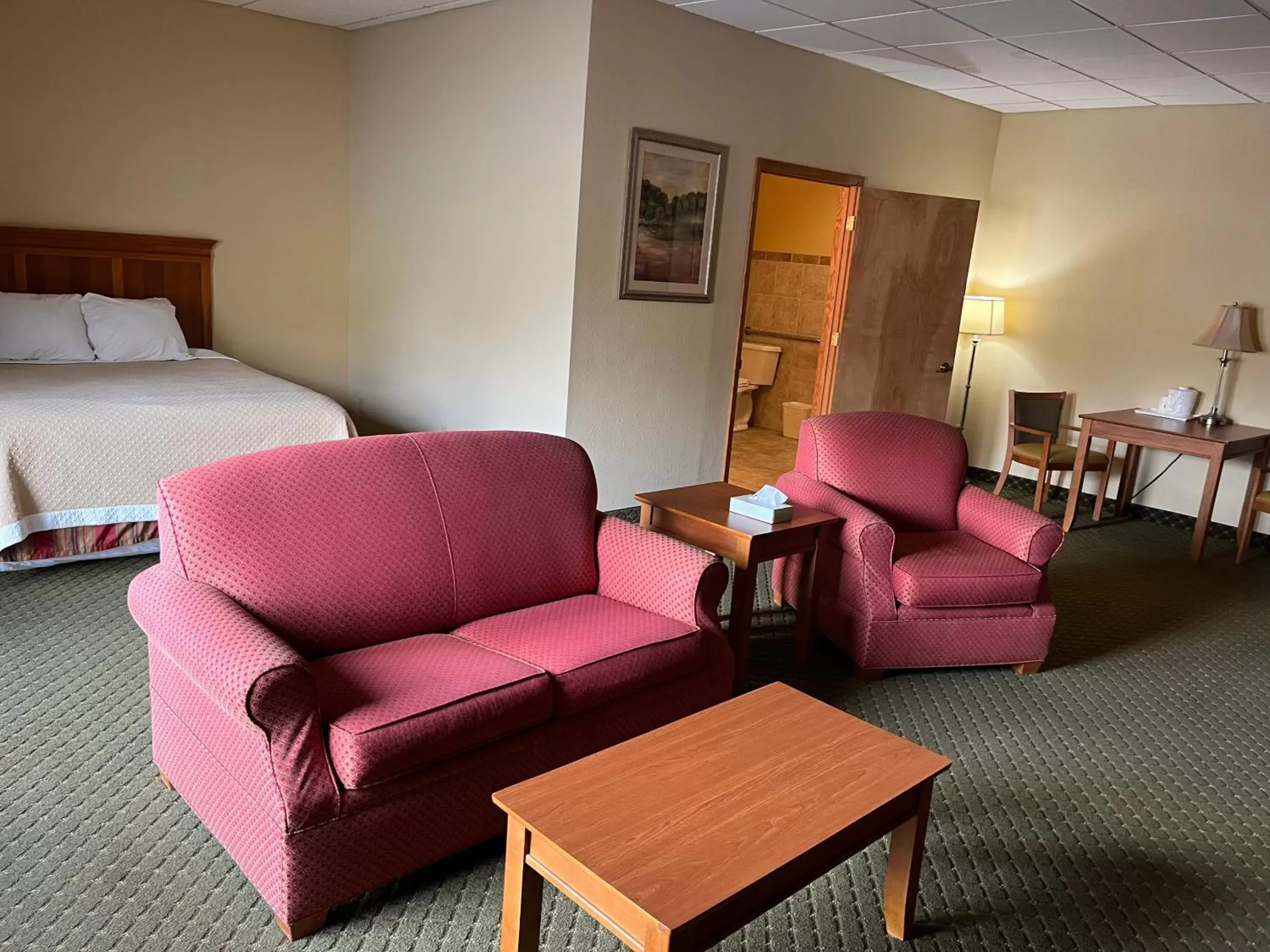 Seating area, Bed in Days Inn & Suites by Wyndham Sutton Flatwoods Seating area, Bed in Days Inn & Suites by Wyndham Sutton Flatwoods