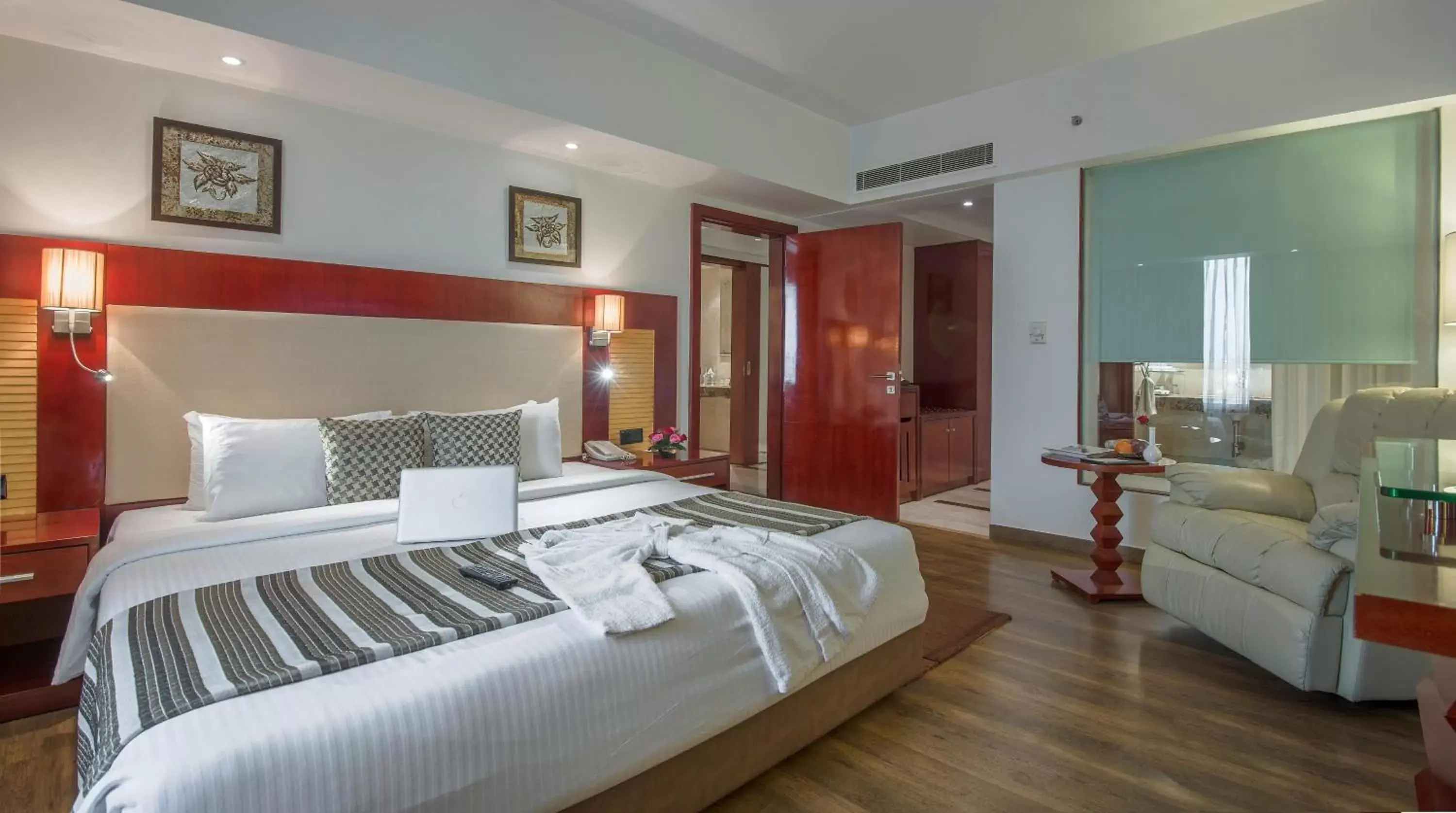 Bed in Sarovar Portico Jaipur