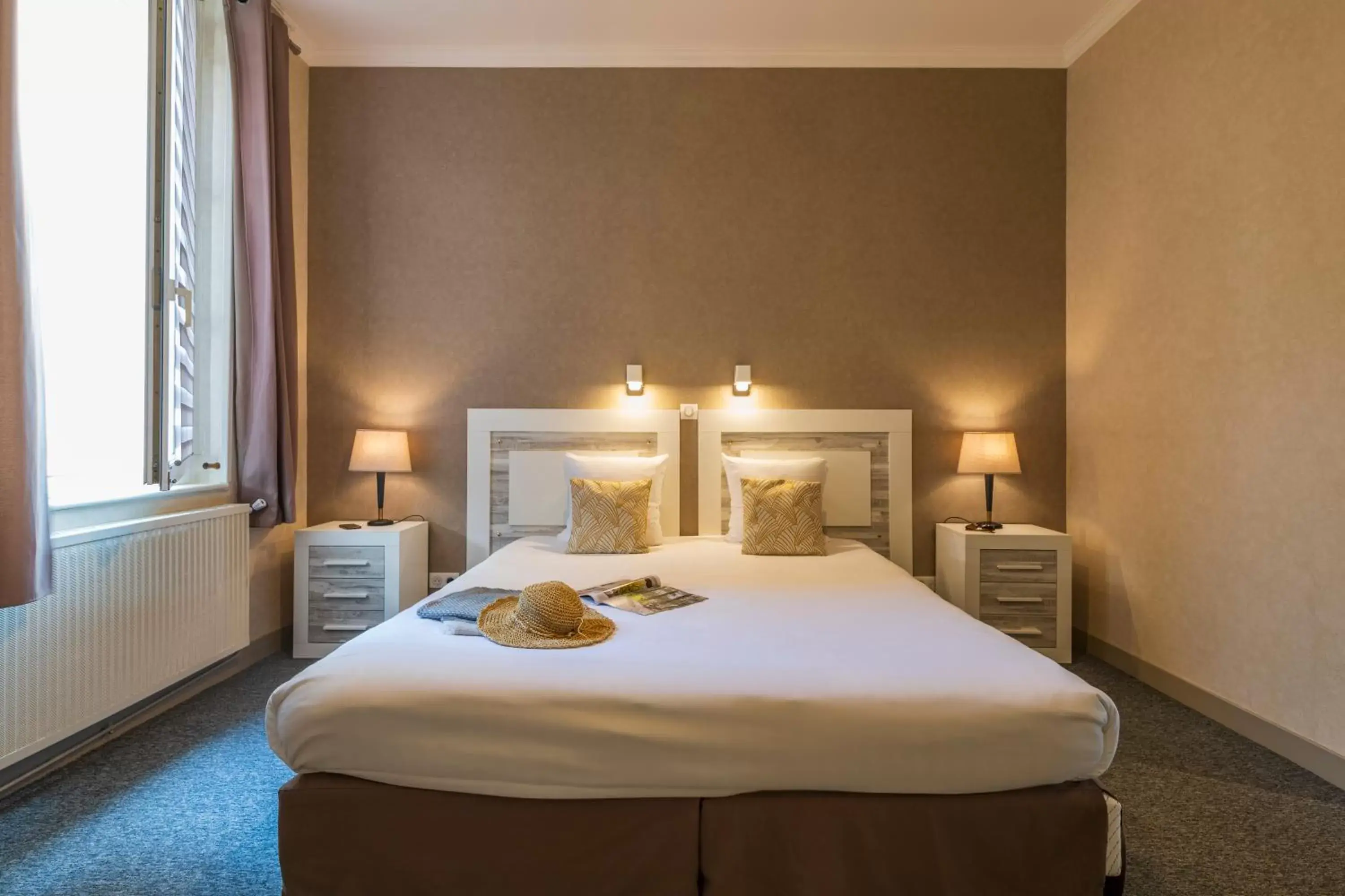 Bed in CERISE Royan - Le Grand Hôtel de la Plage