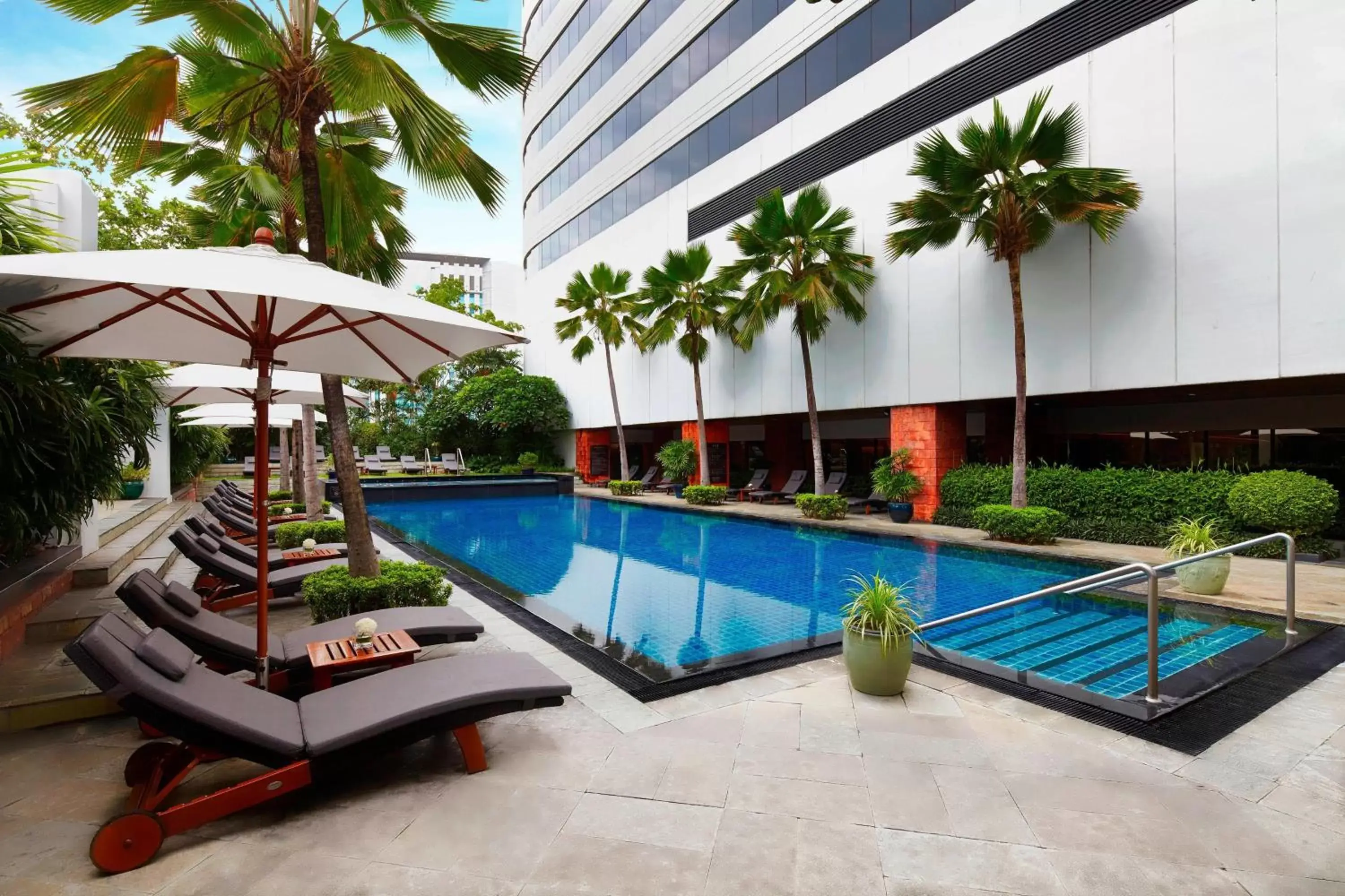 Swimming Pool in JW Marriott Hotel Bangkok