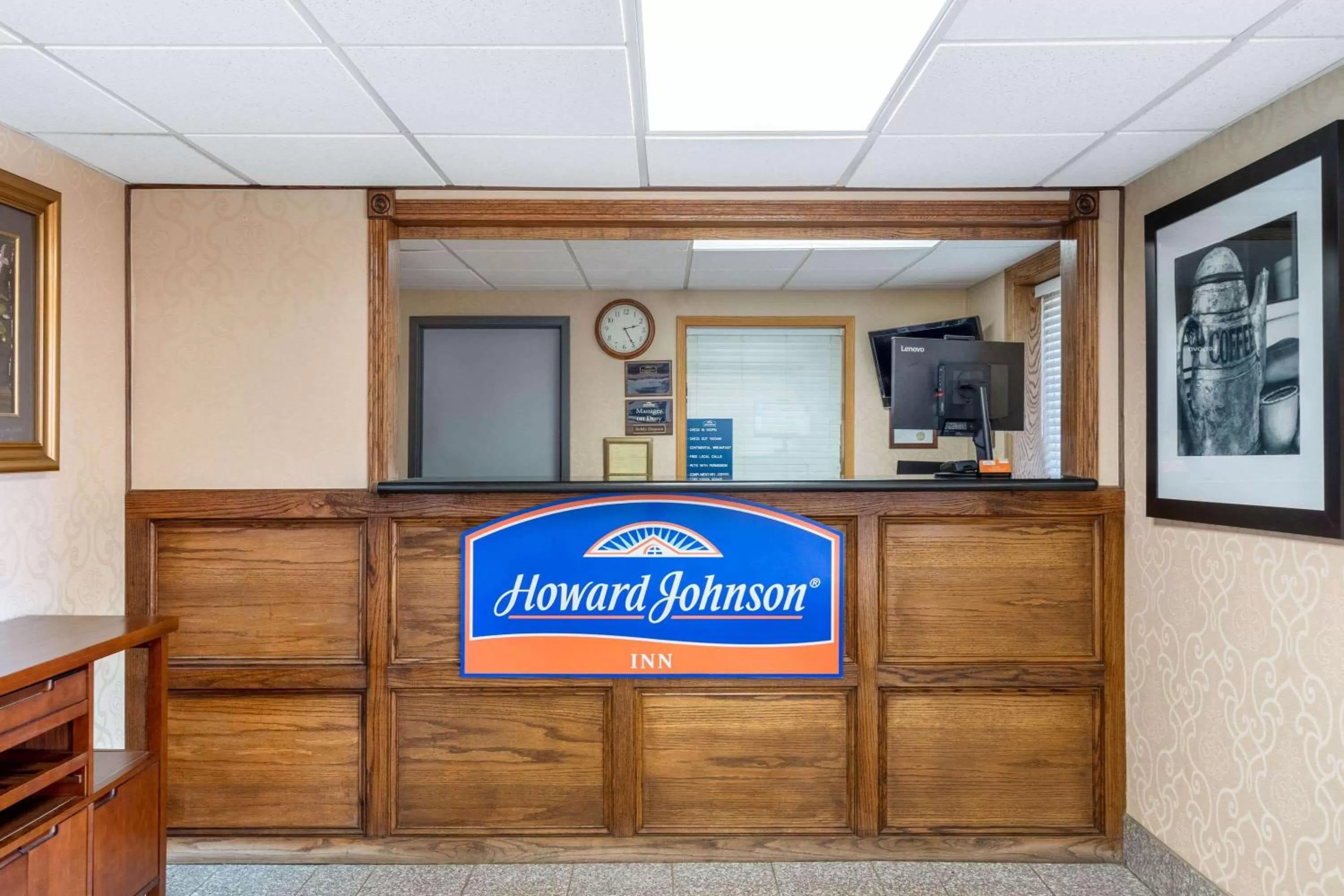 Lobby or reception in Howard Johnson by Wyndham Gillette