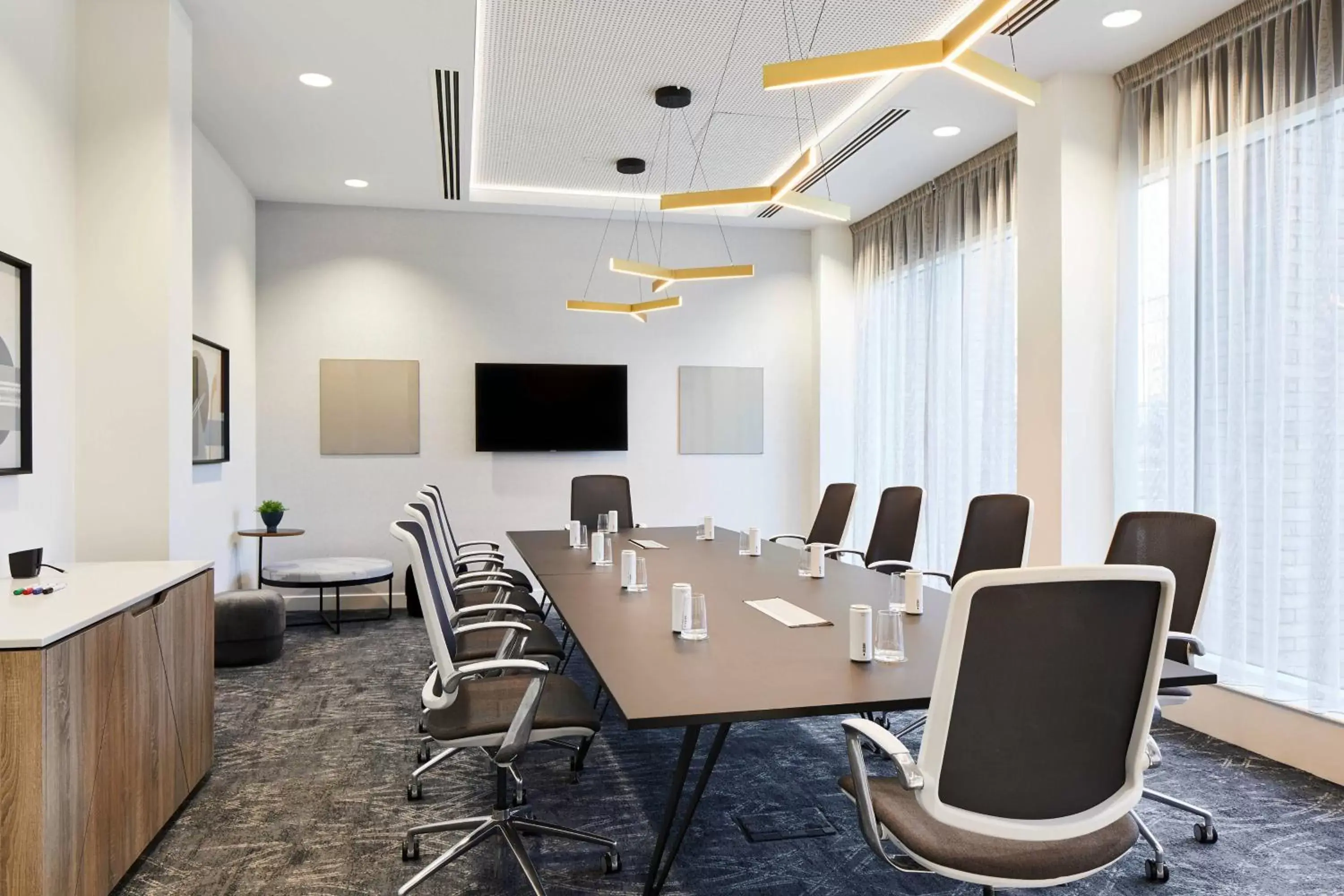 Meeting/conference room in Courtyard by Marriott London City Airport