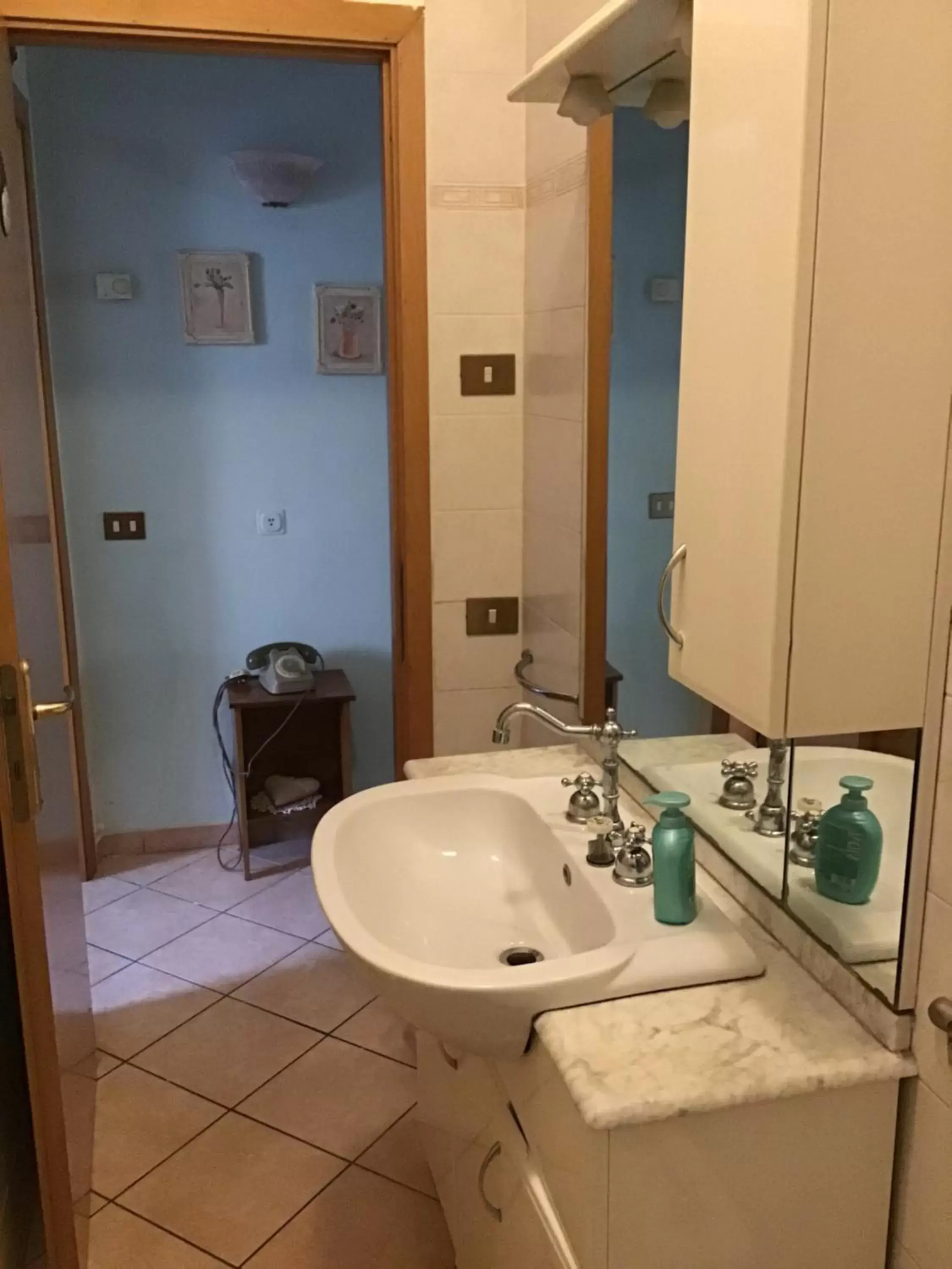 Classic Quadruple Room - single occupancy in Achirina bed and breakfast Classic Quadruple Room - single occupancy in Achirina bed and breakfast