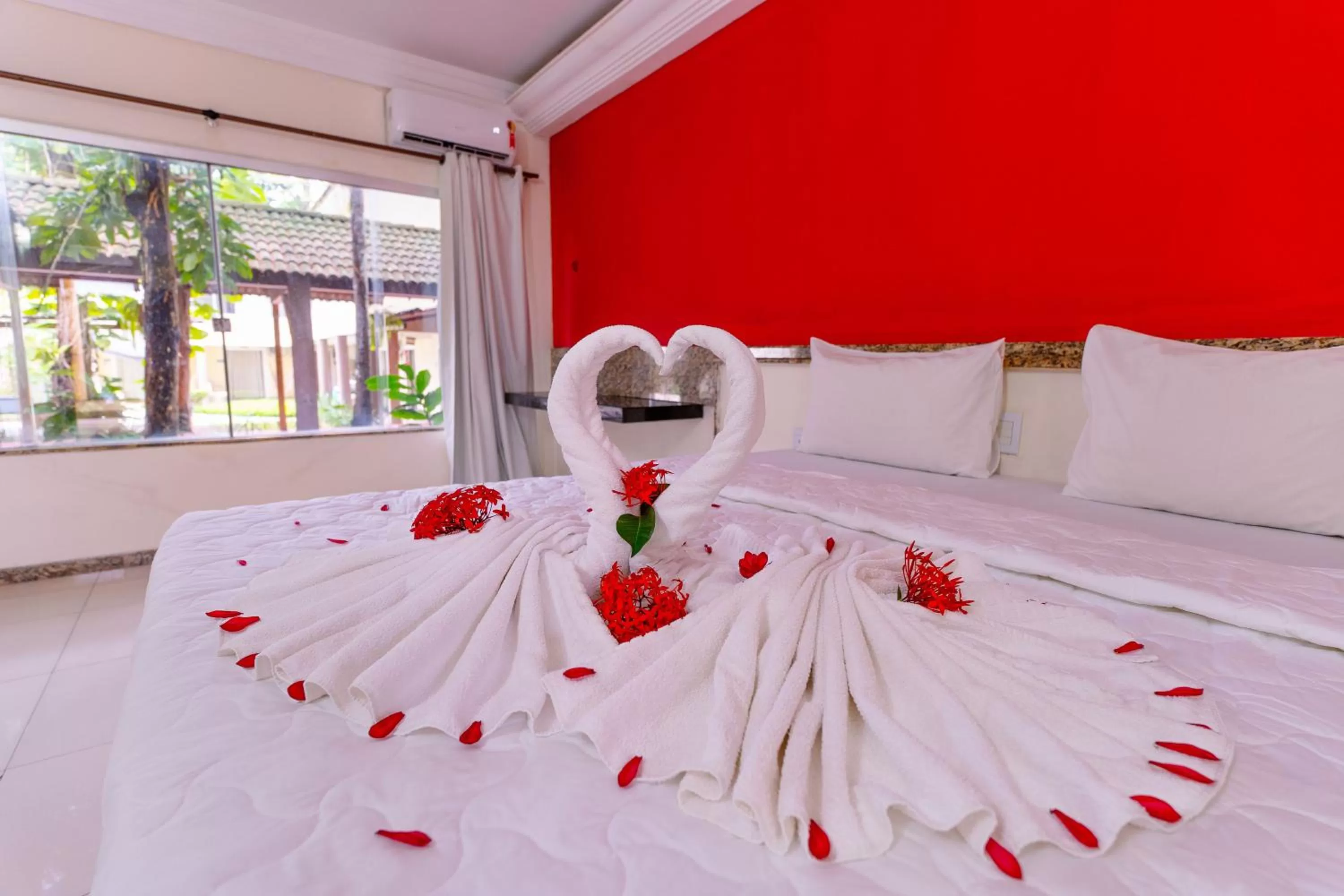 Bed in Floral Inn Family