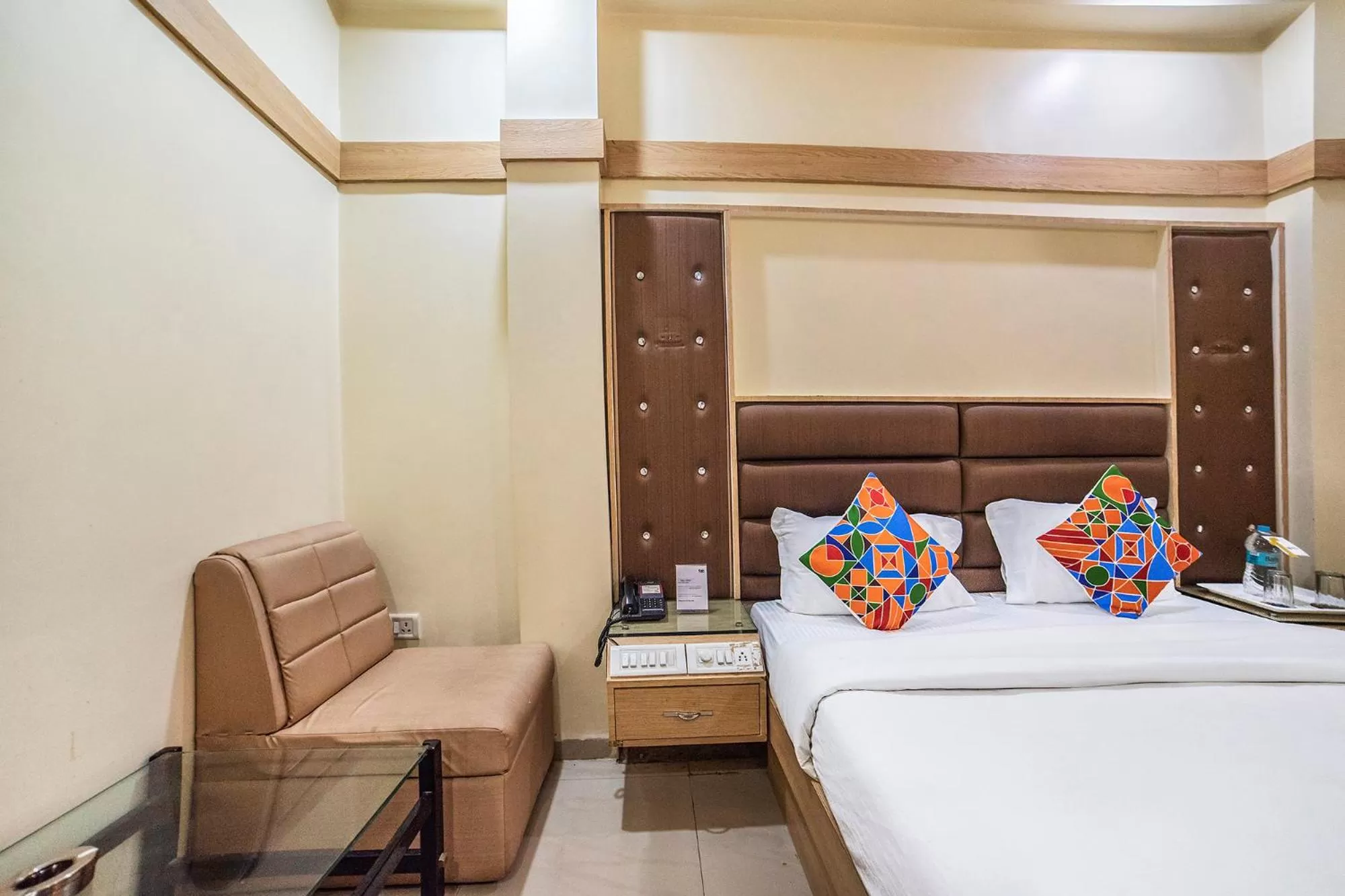 Bedroom, Bed in Fabhotel Santoor - Geeta Bhawan Square