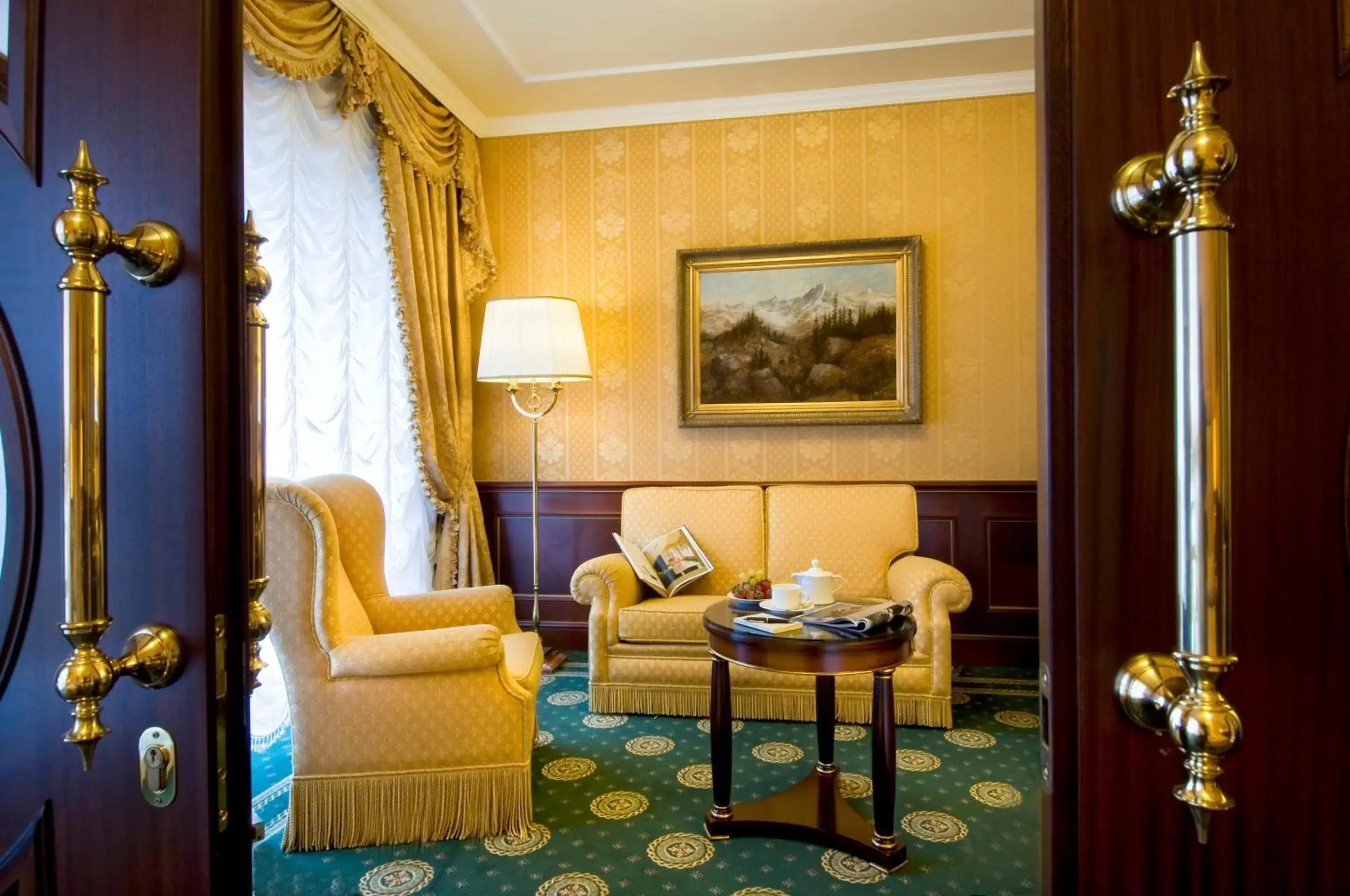 Living room, Seating Area in Grand Hotel Bristol