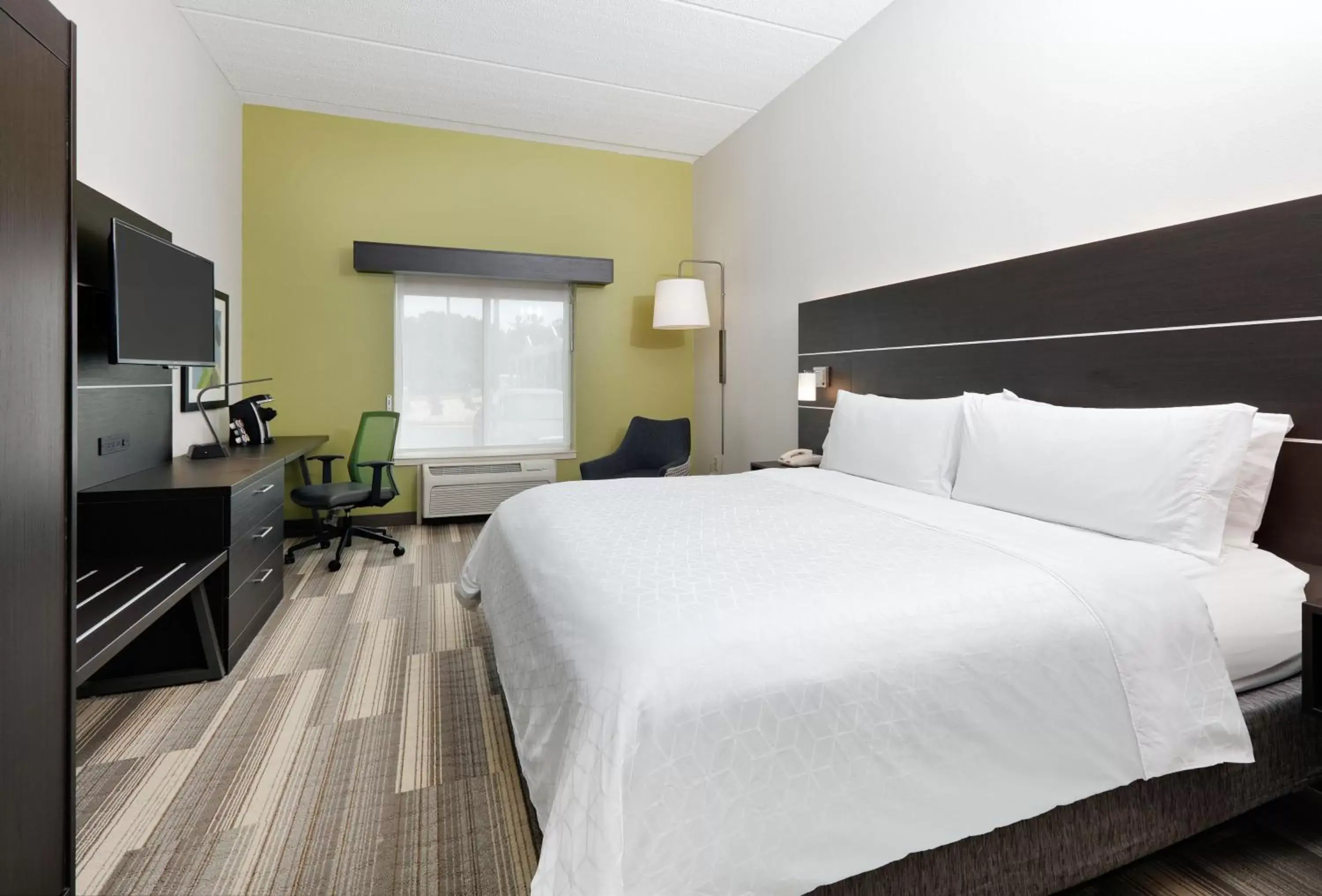 Bedroom in Holiday Inn Express Hotel & Suites Dublin, an IHG Hotel